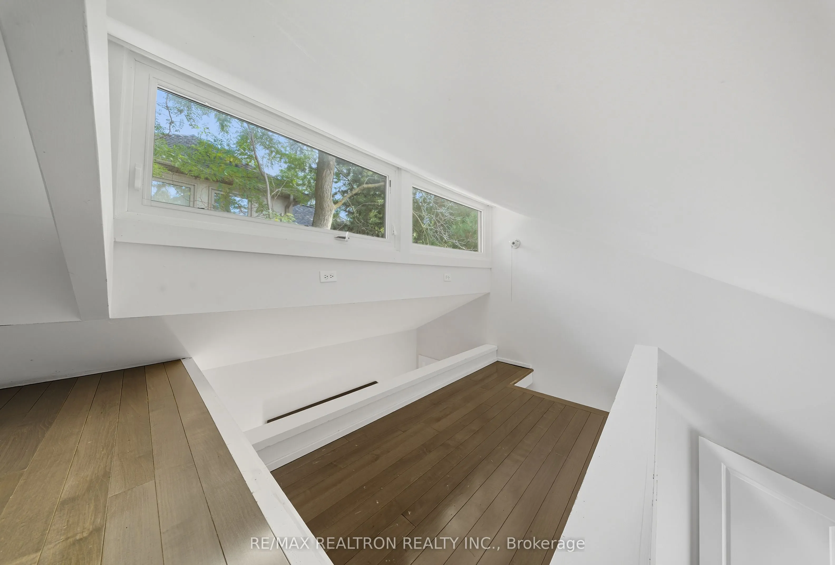 98 Rathburn Road