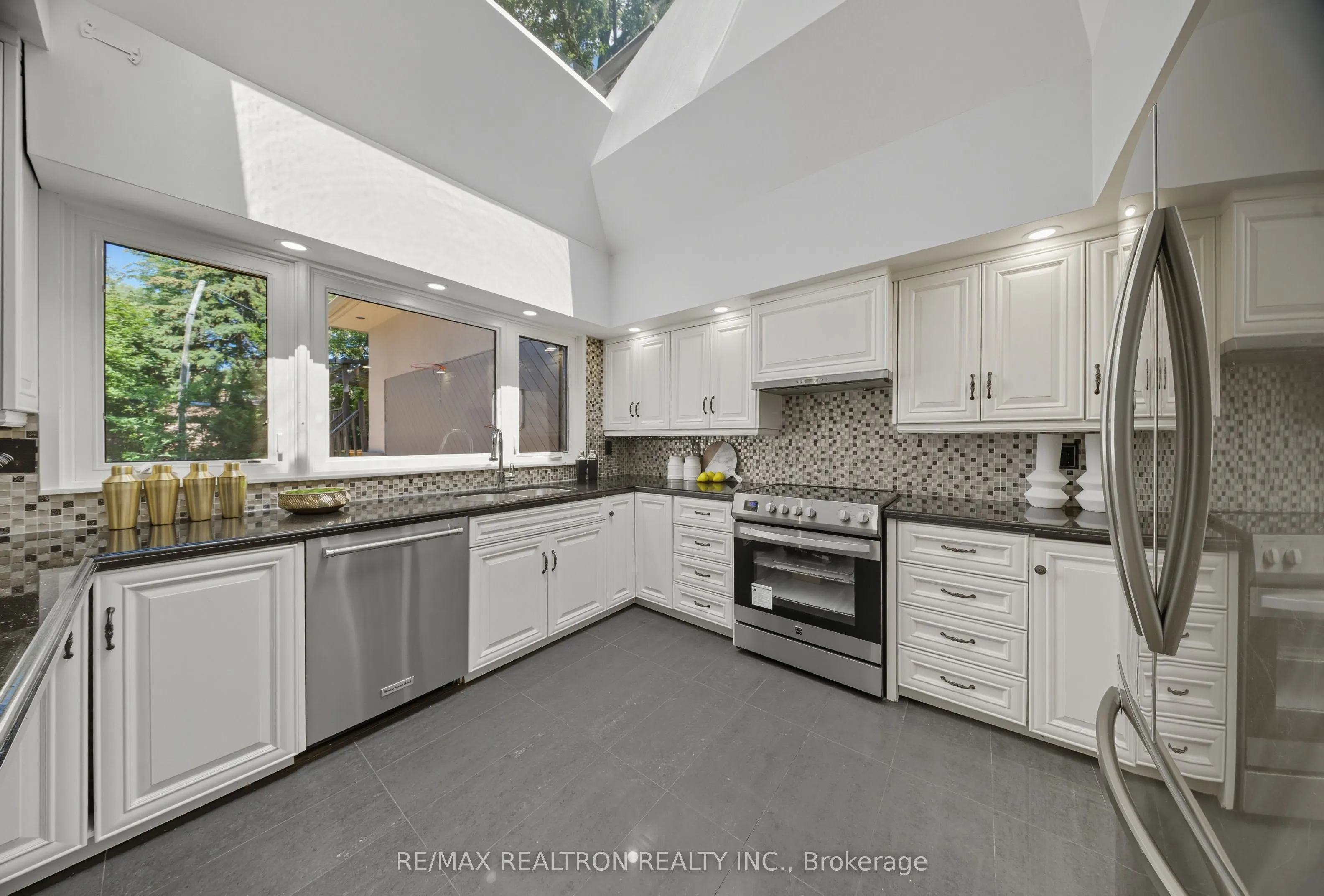 98 Rathburn Road