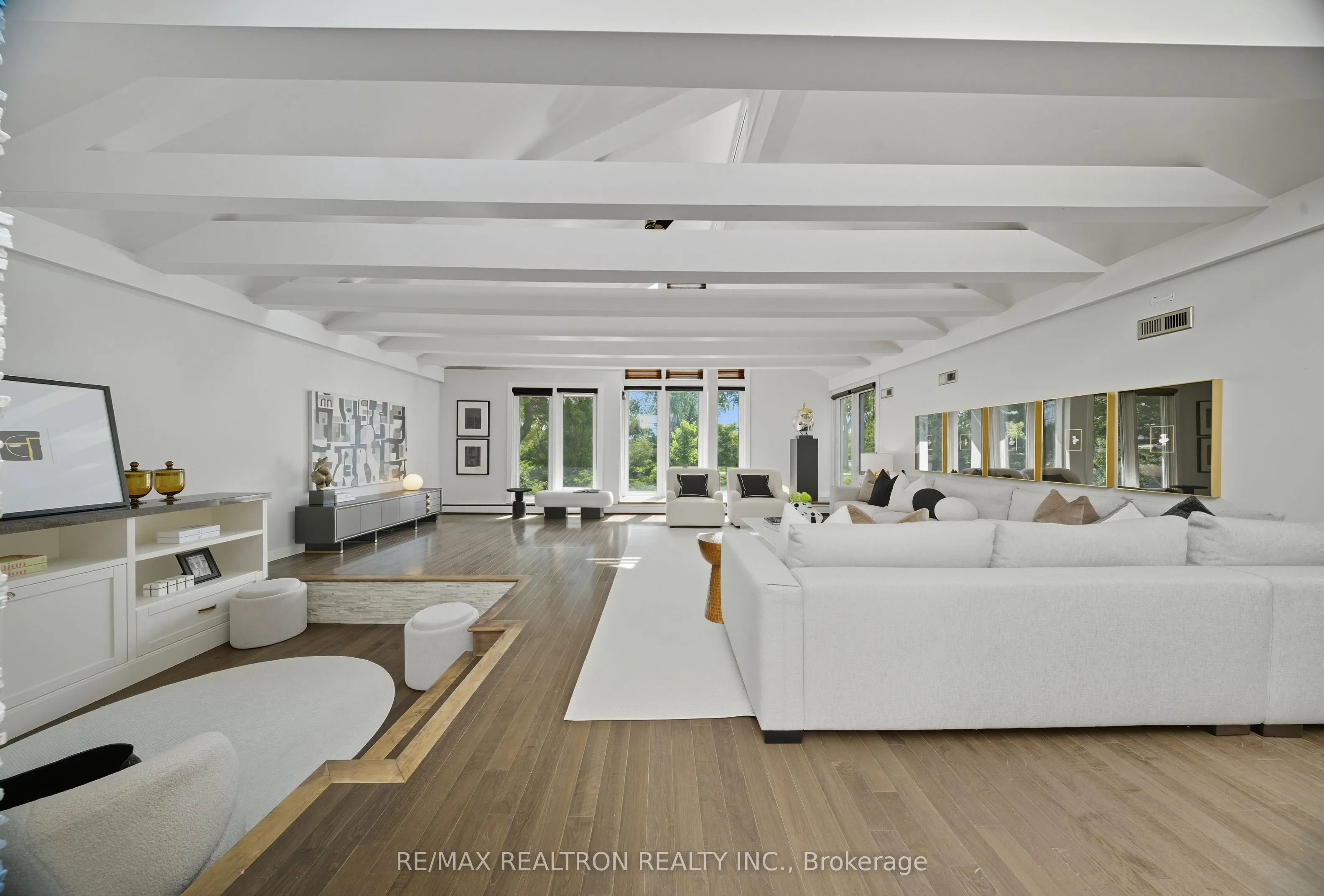 98 Rathburn Road