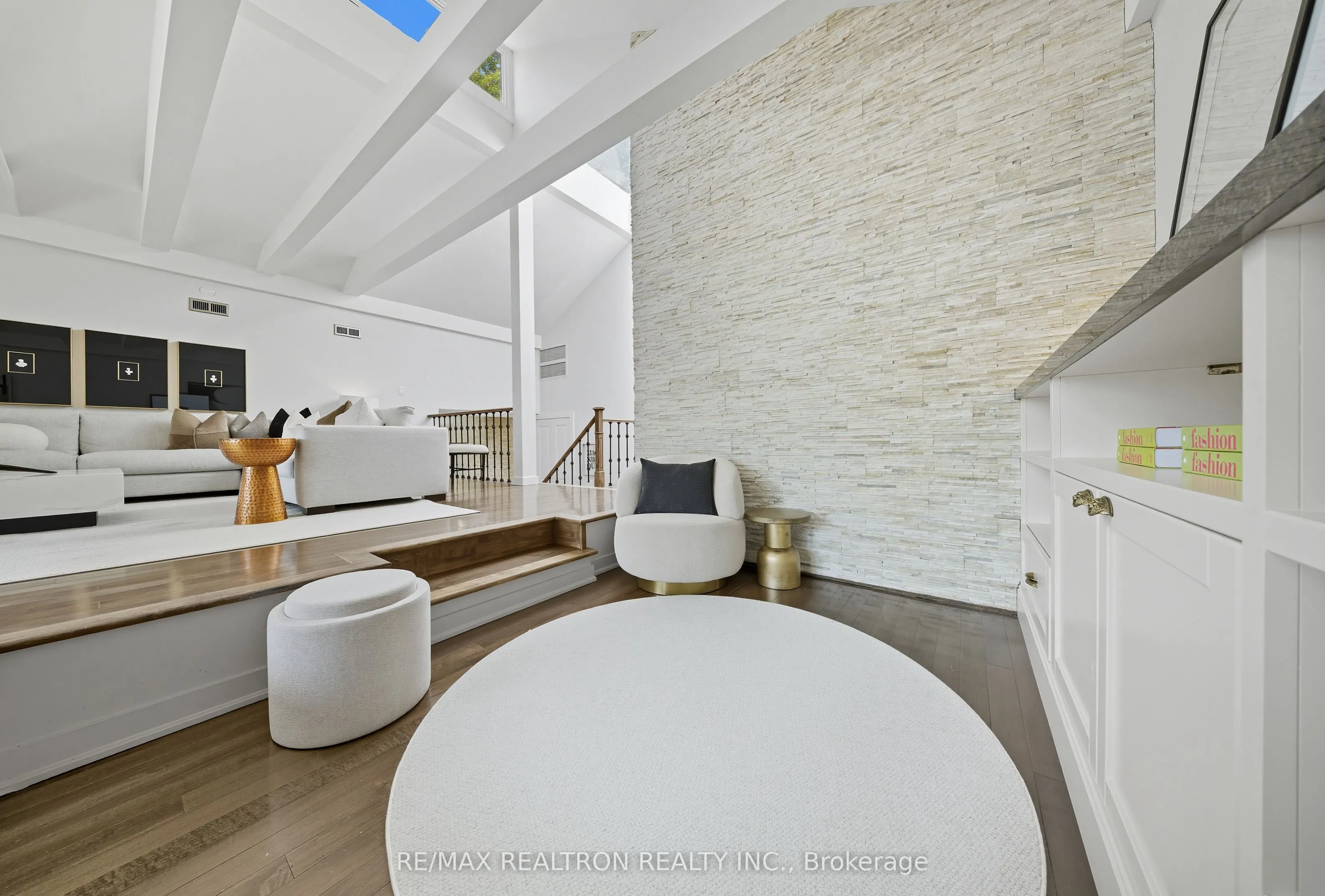 98 Rathburn Road