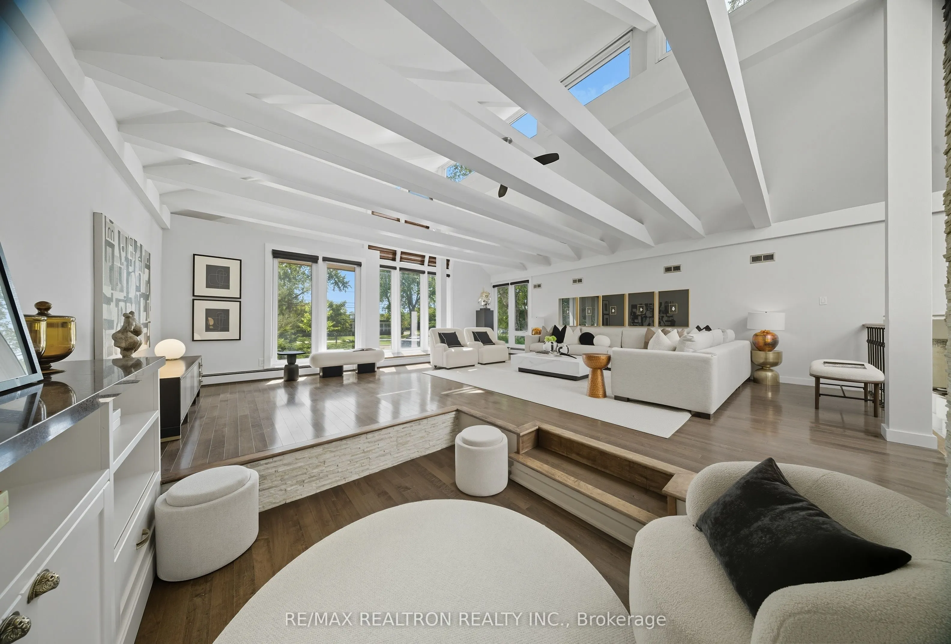 98 Rathburn Road