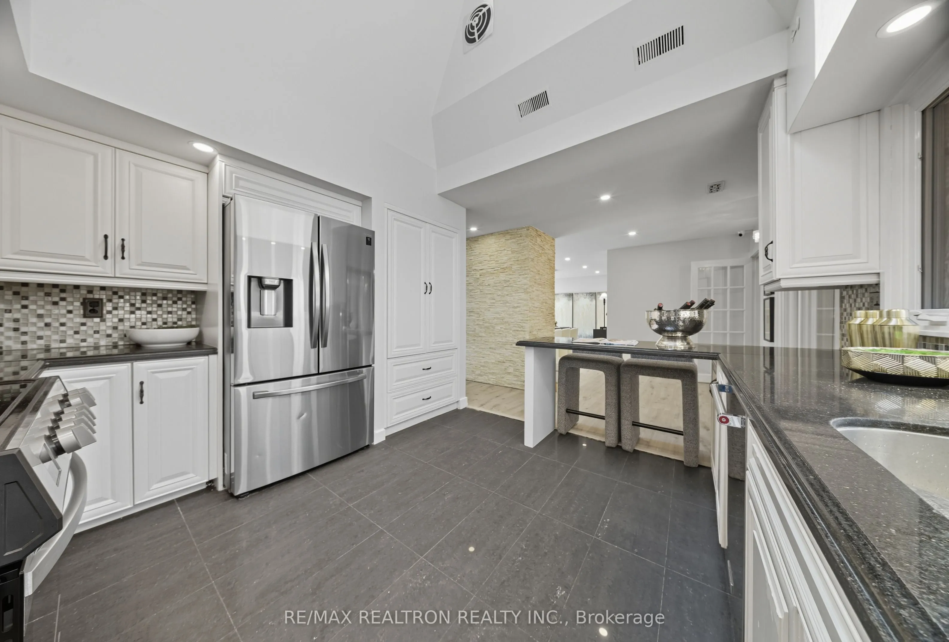 98 Rathburn Road