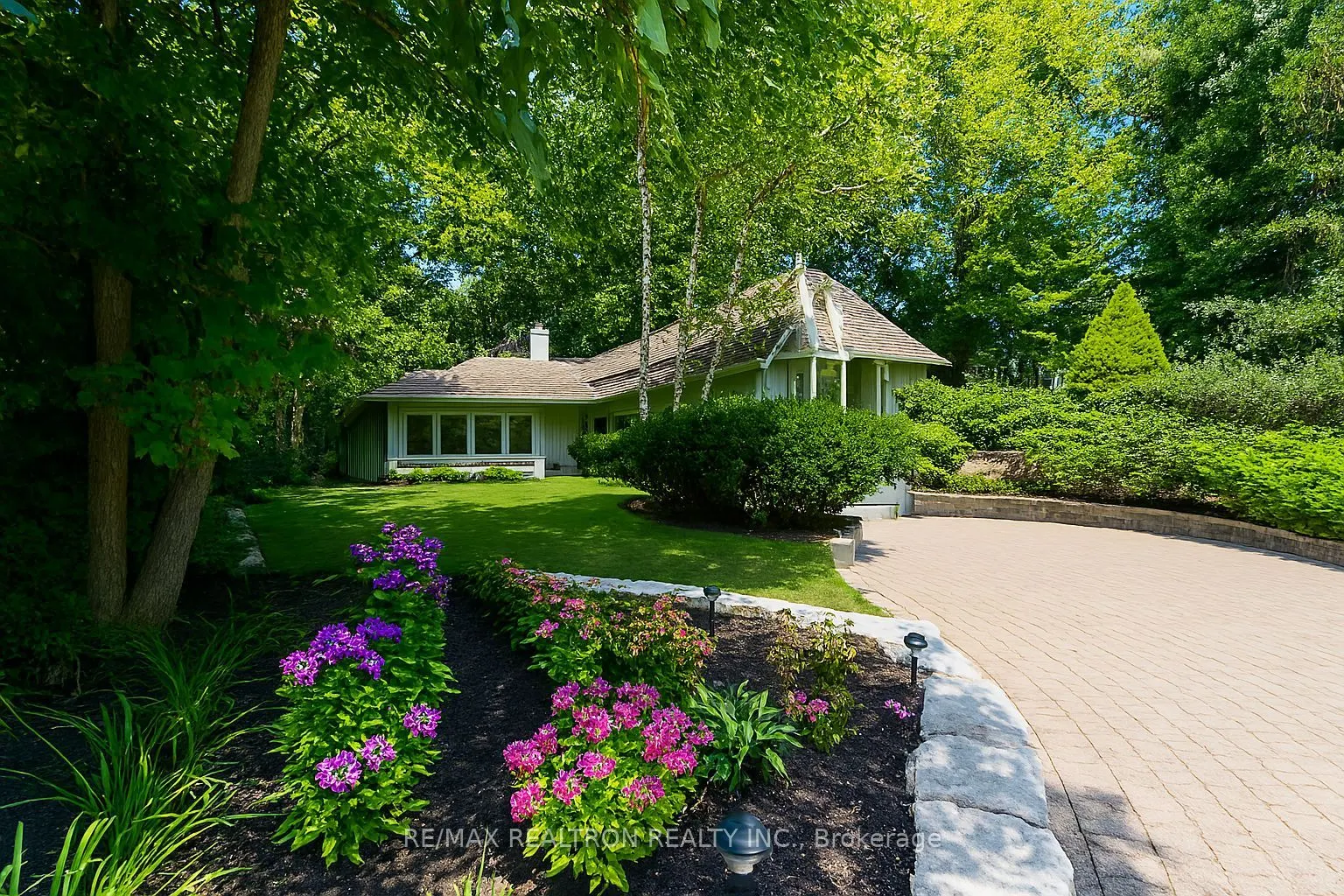98 Rathburn Road