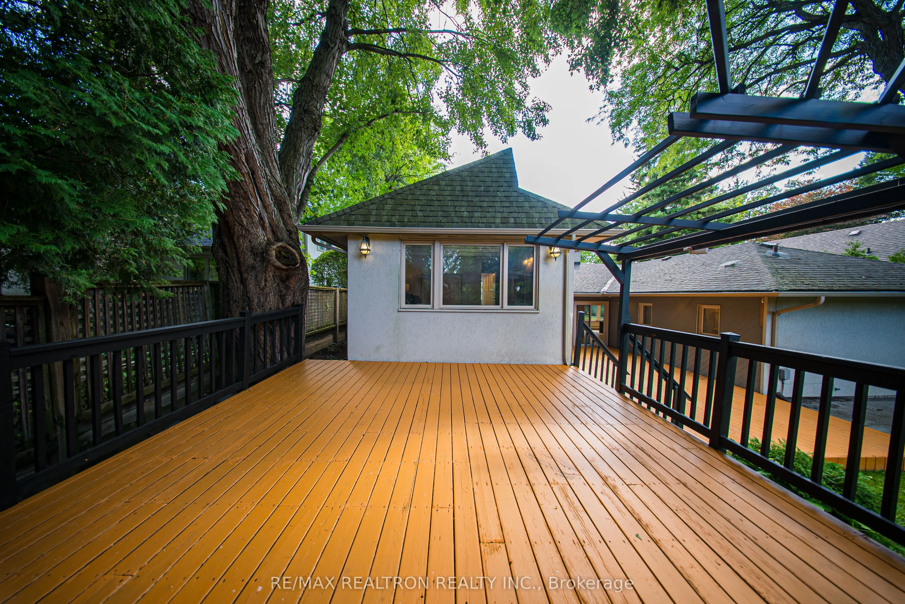 98 Rathburn Road
