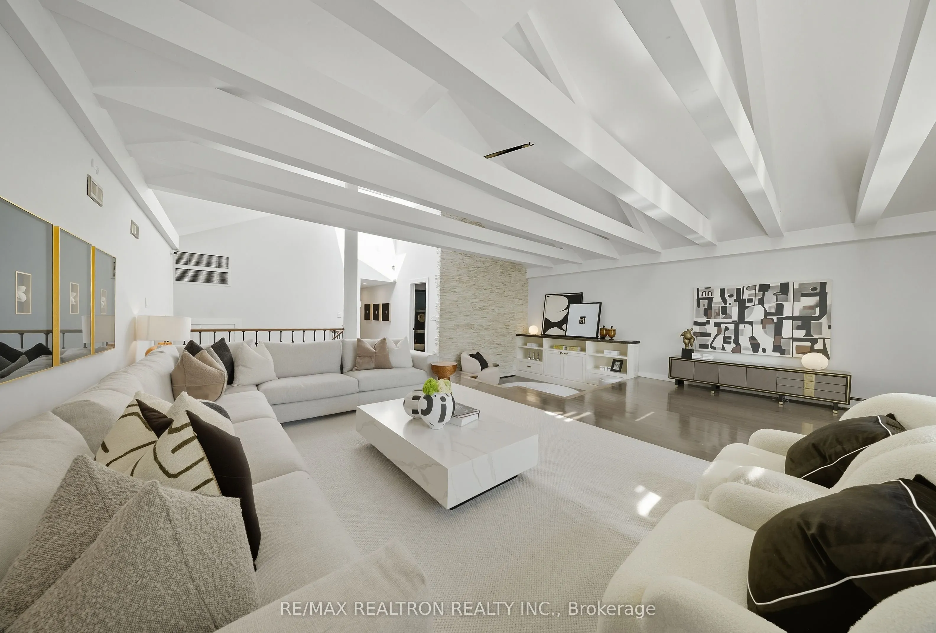 98 Rathburn Road