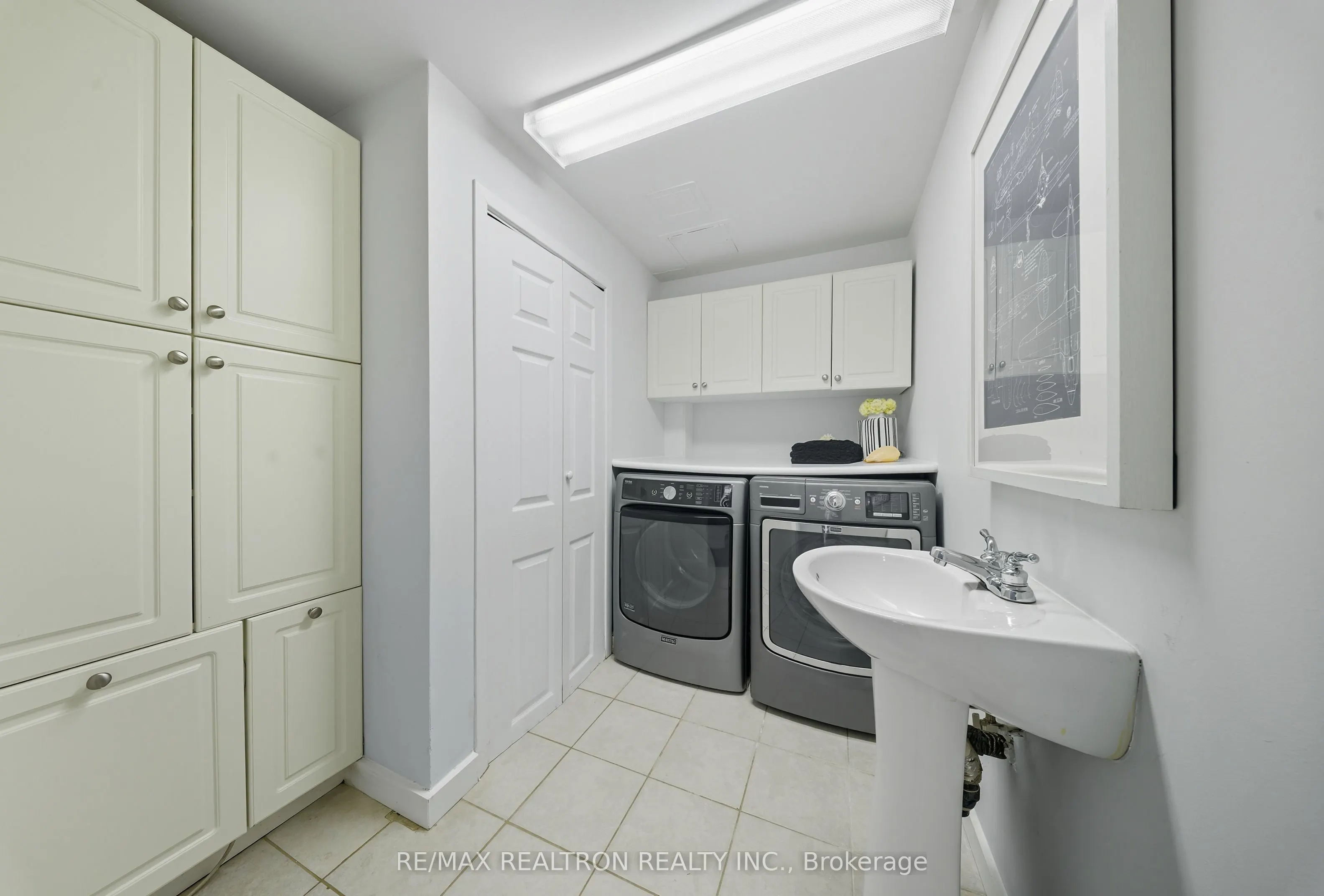 98 Rathburn Road