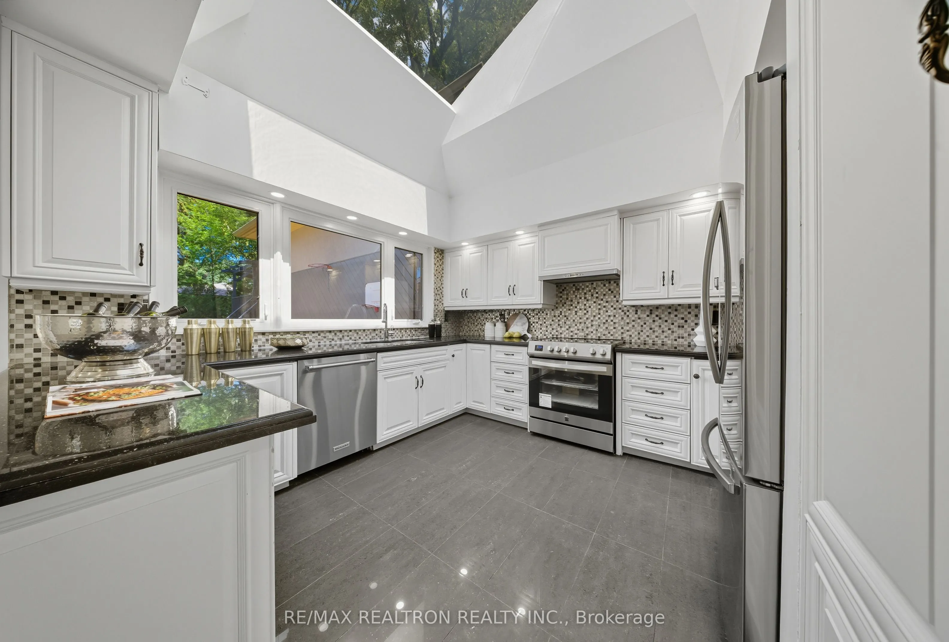 98 Rathburn Road