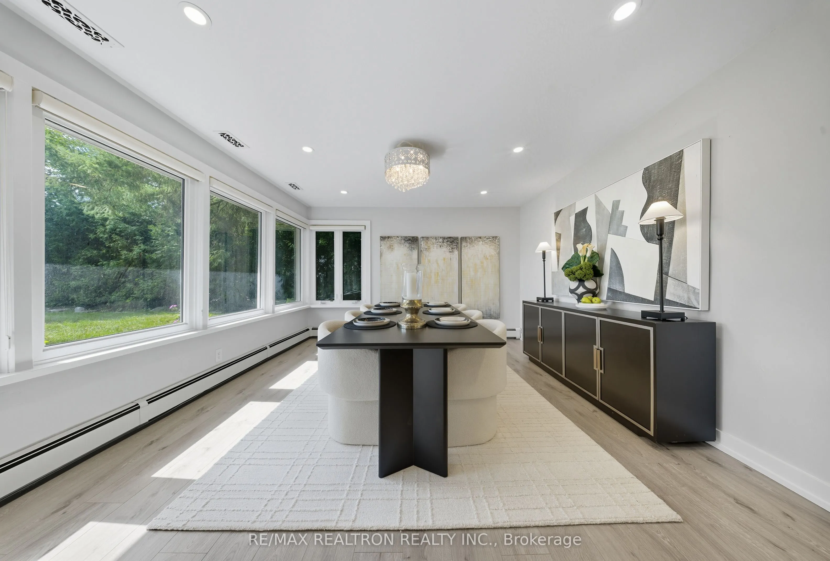 98 Rathburn Road