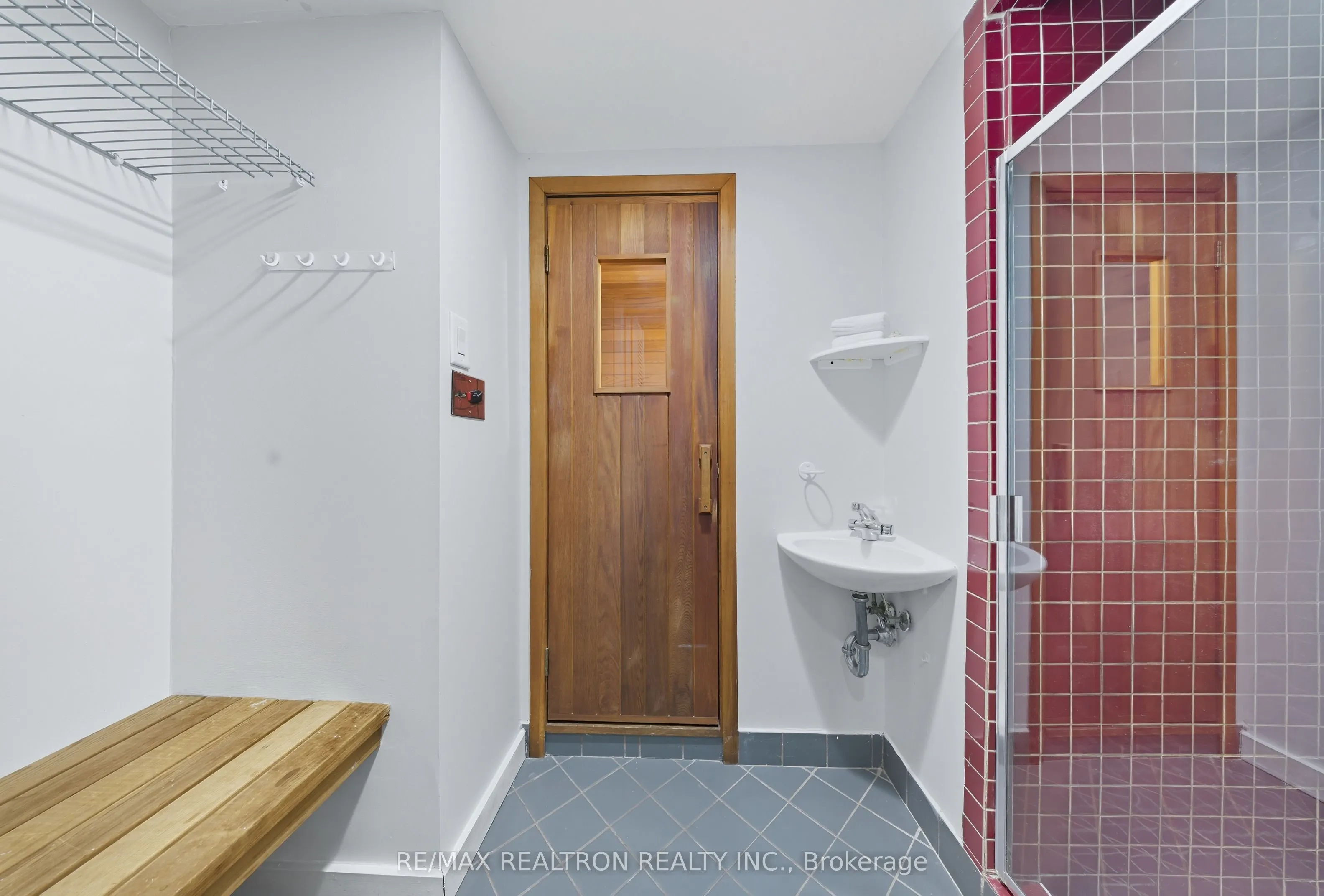 98 Rathburn Road