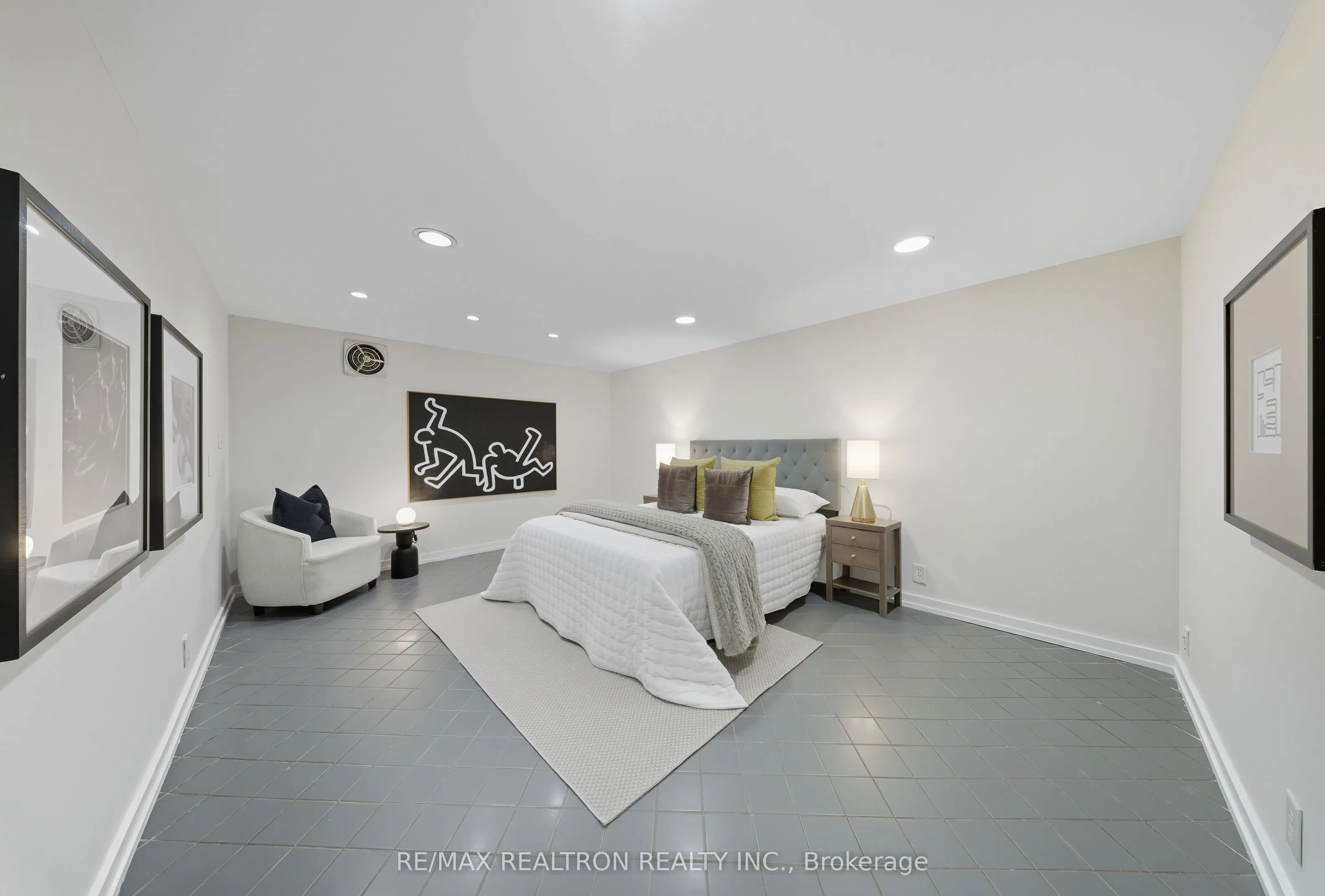 98 Rathburn Road