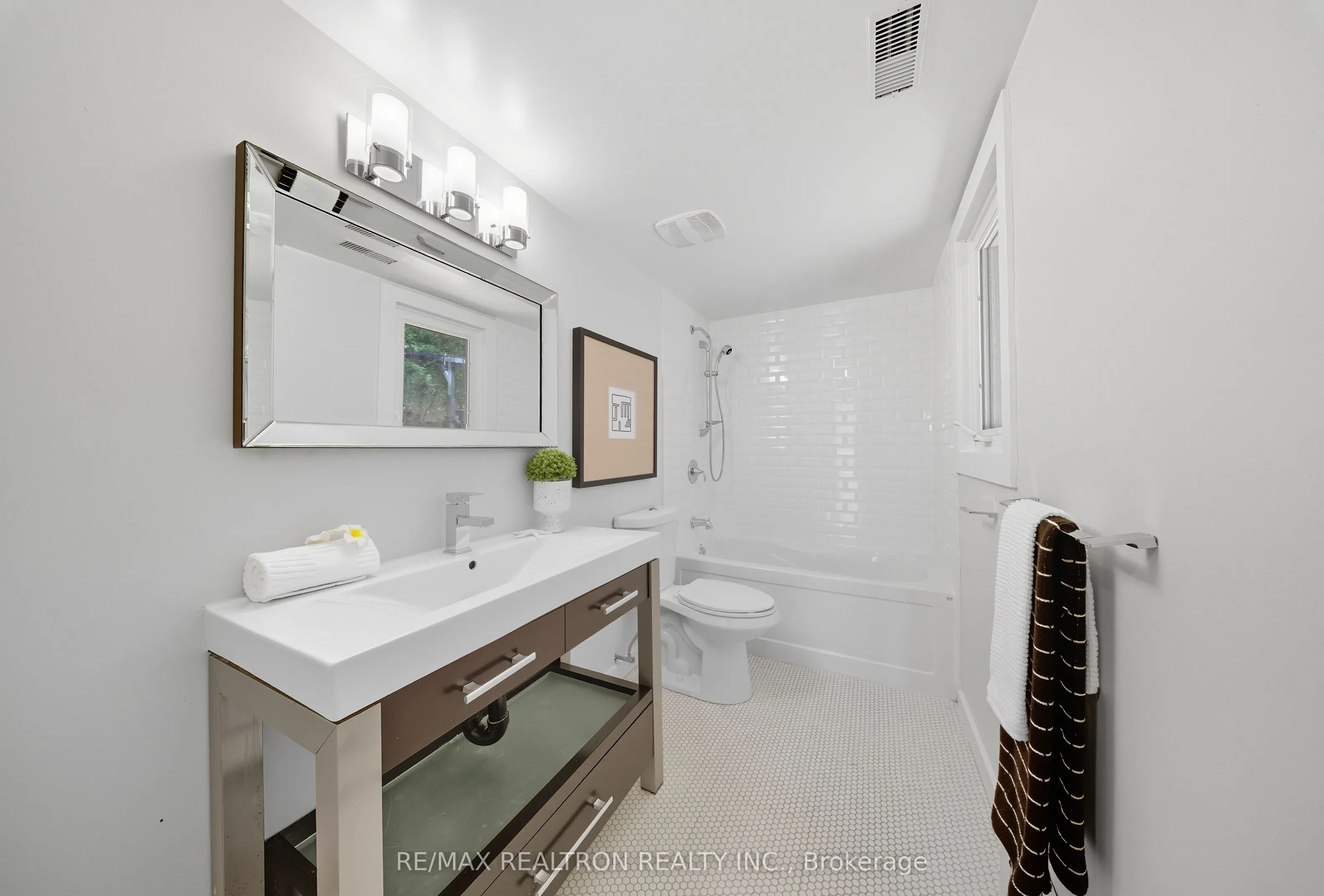 98 Rathburn Road