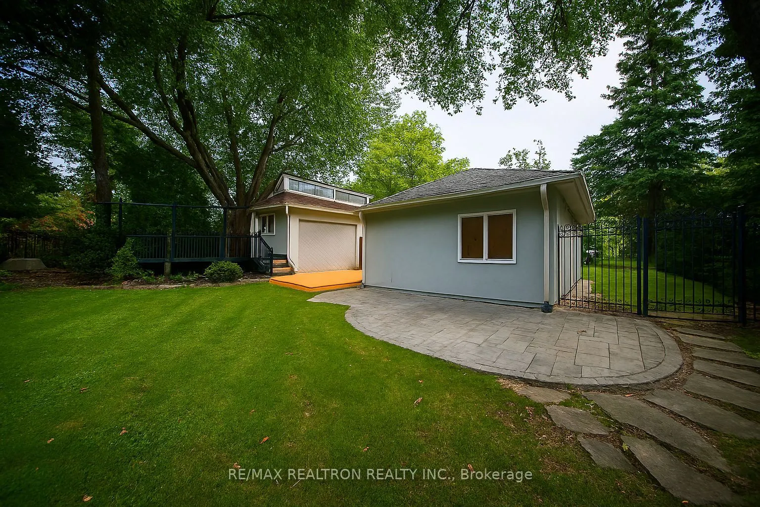98 Rathburn Road