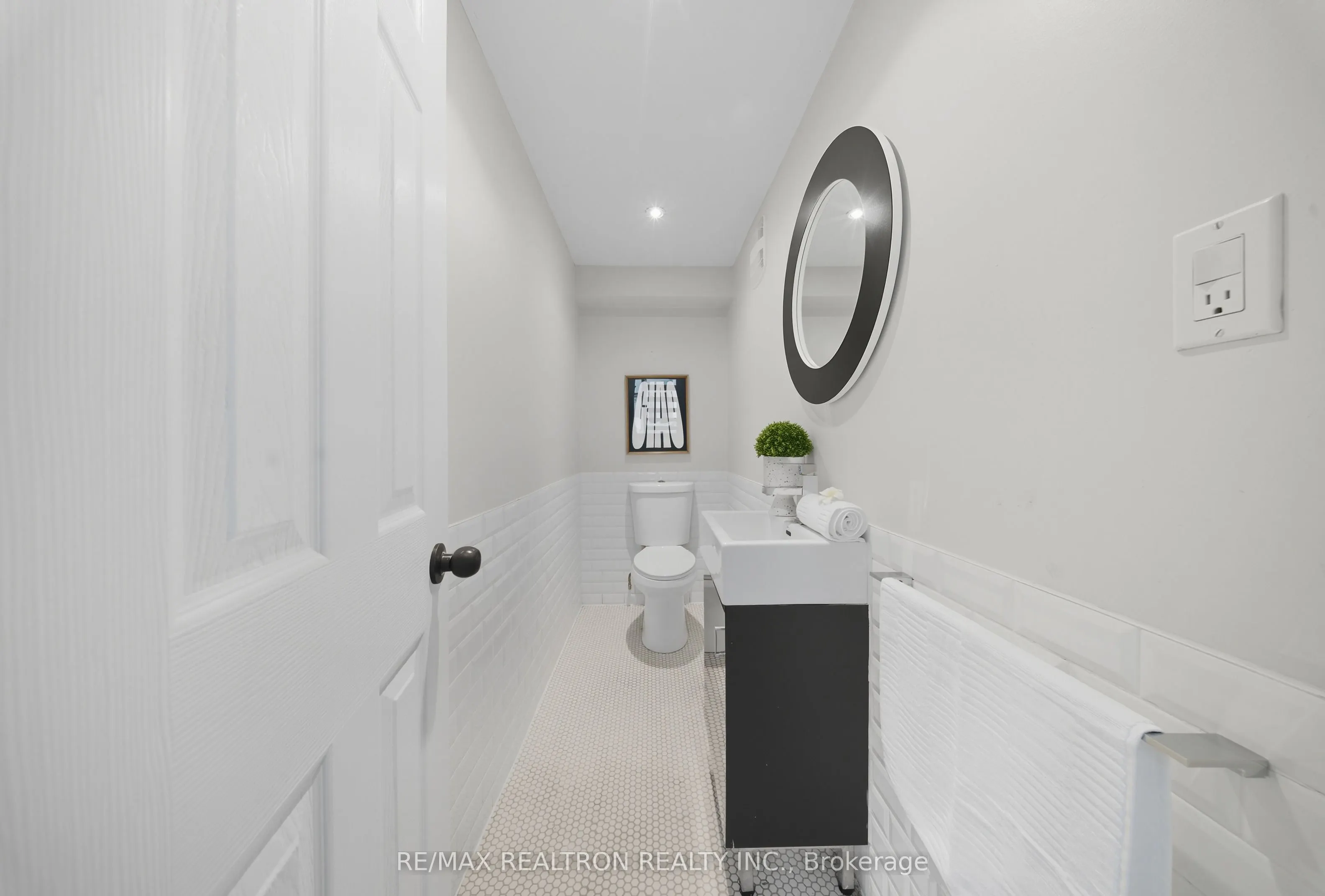 98 Rathburn Road
