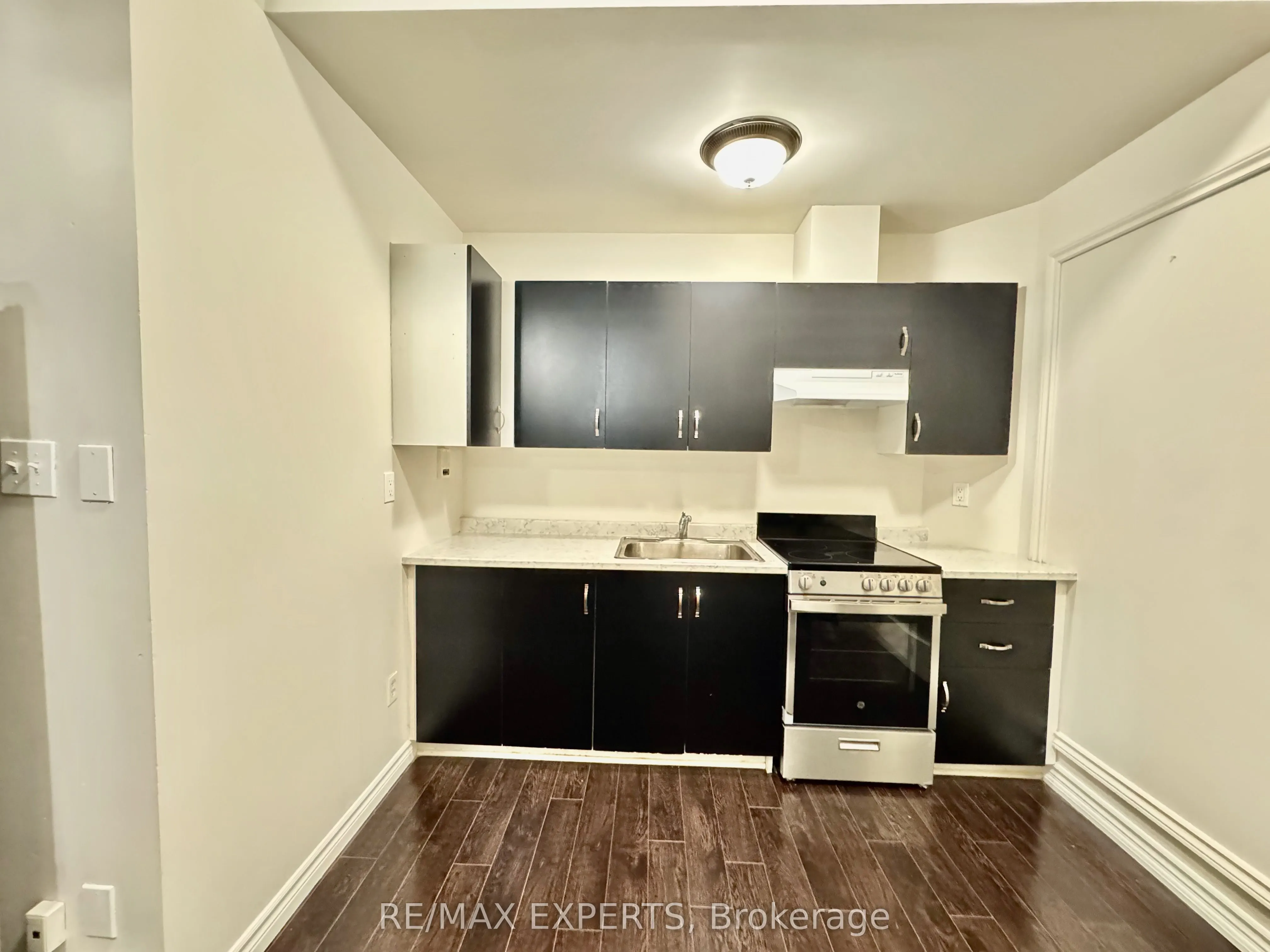 8 Main Street S, #101