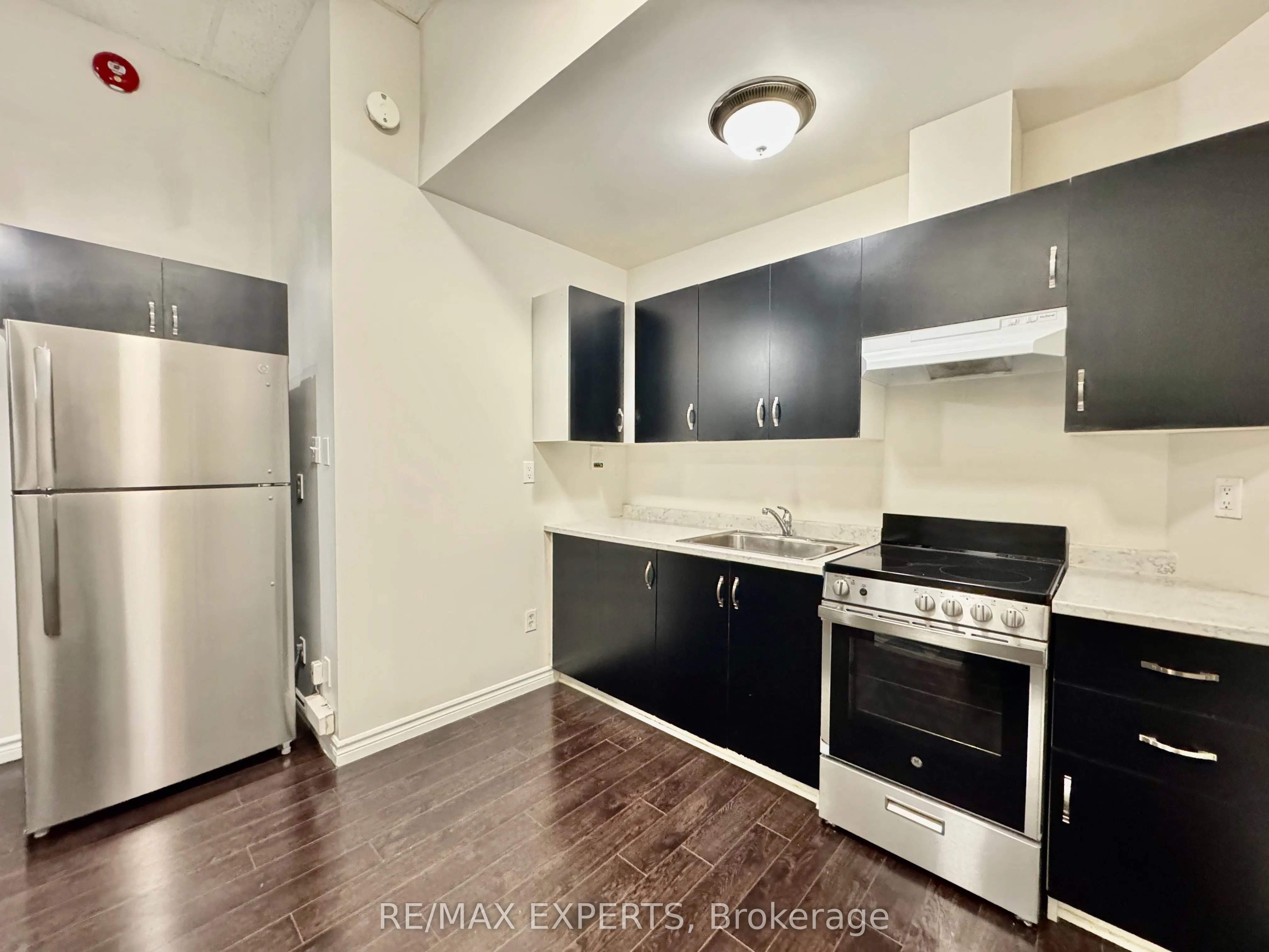 8 Main Street S, #101