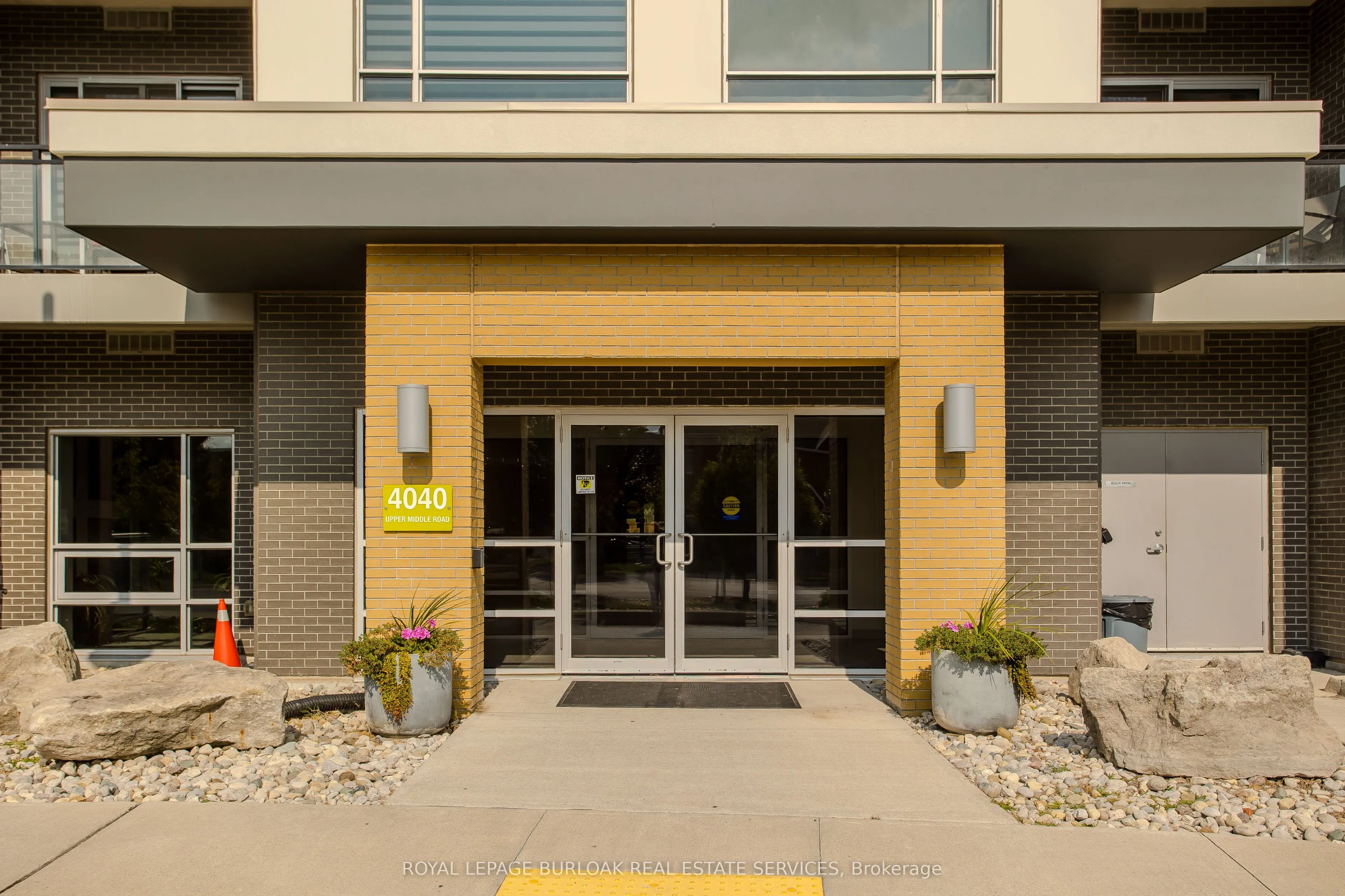 4040 Upper Middle Road, #117