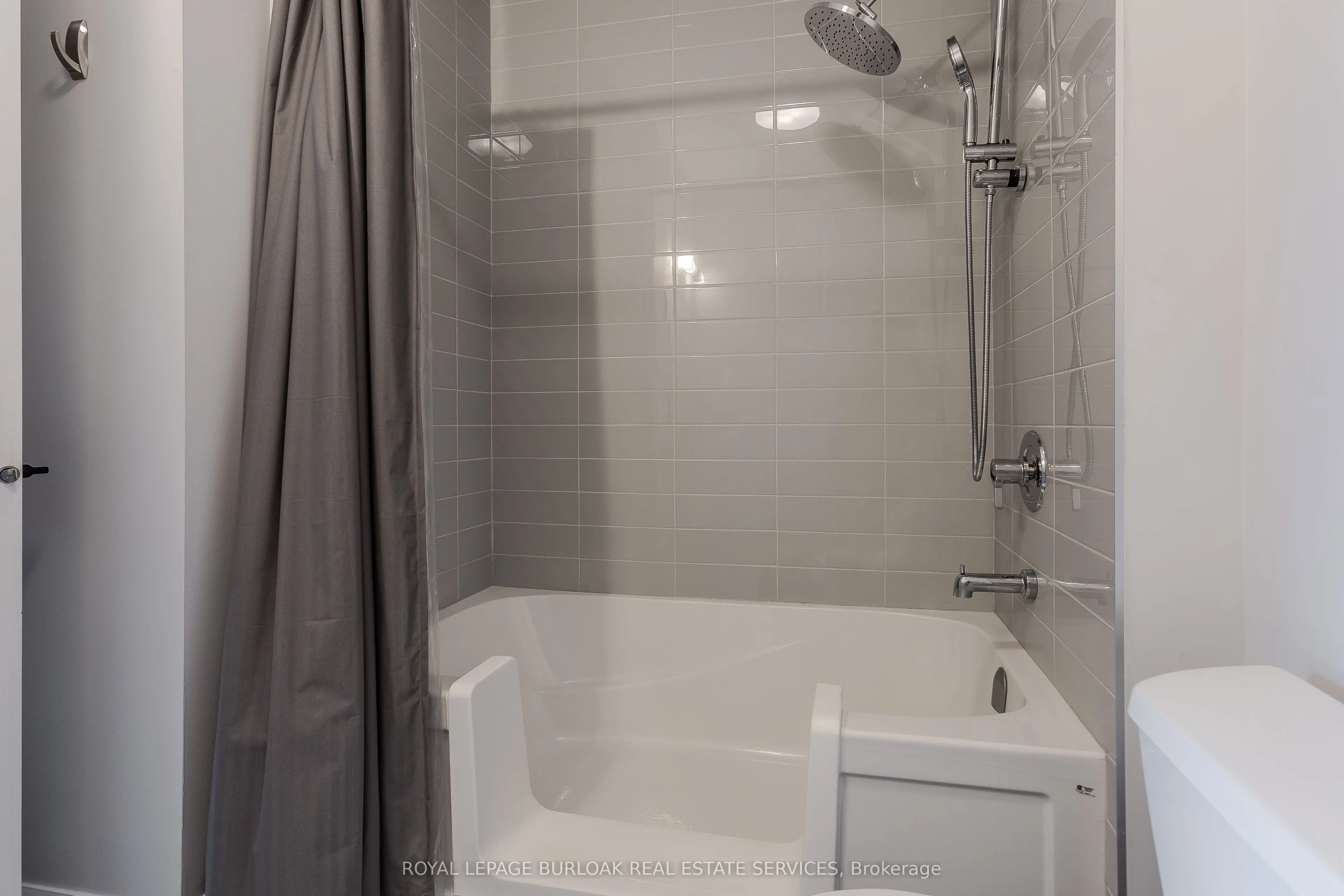 4040 Upper Middle Road, #117