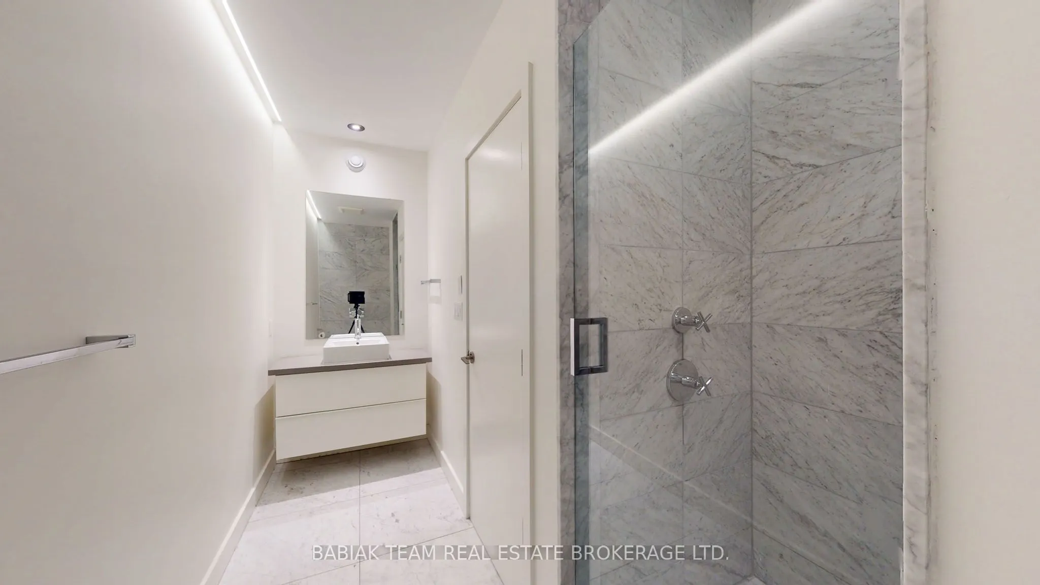 3212 Dundas Street W, #201