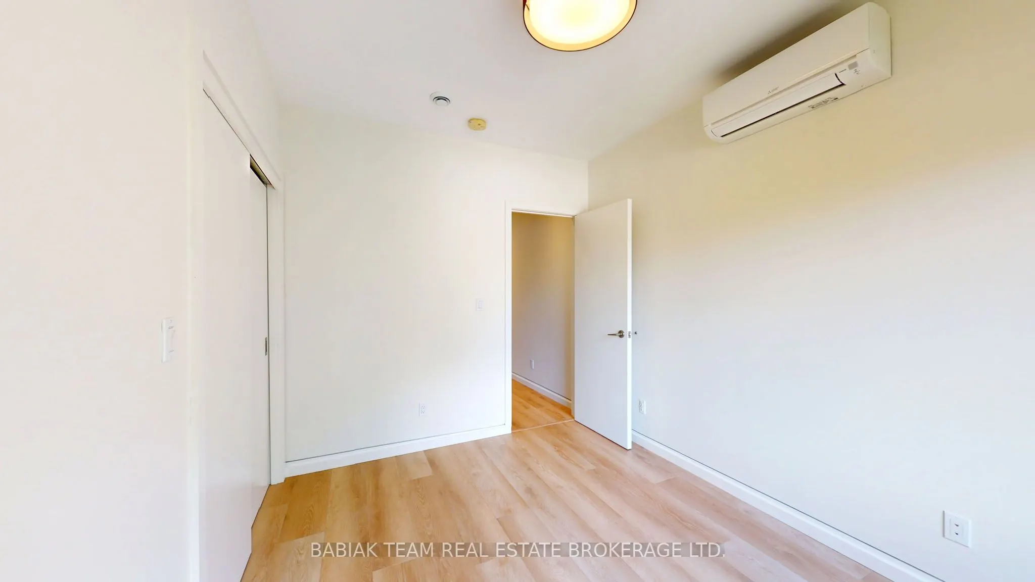 3212 Dundas Street W, #201