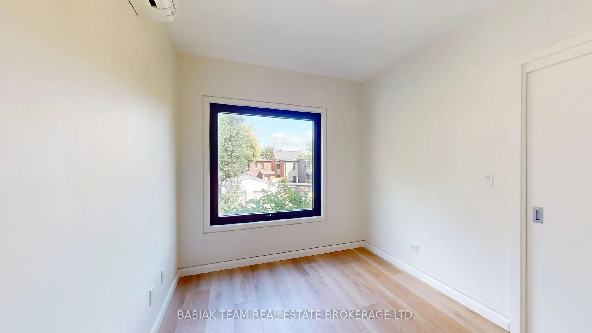 3212 Dundas Street W, #201