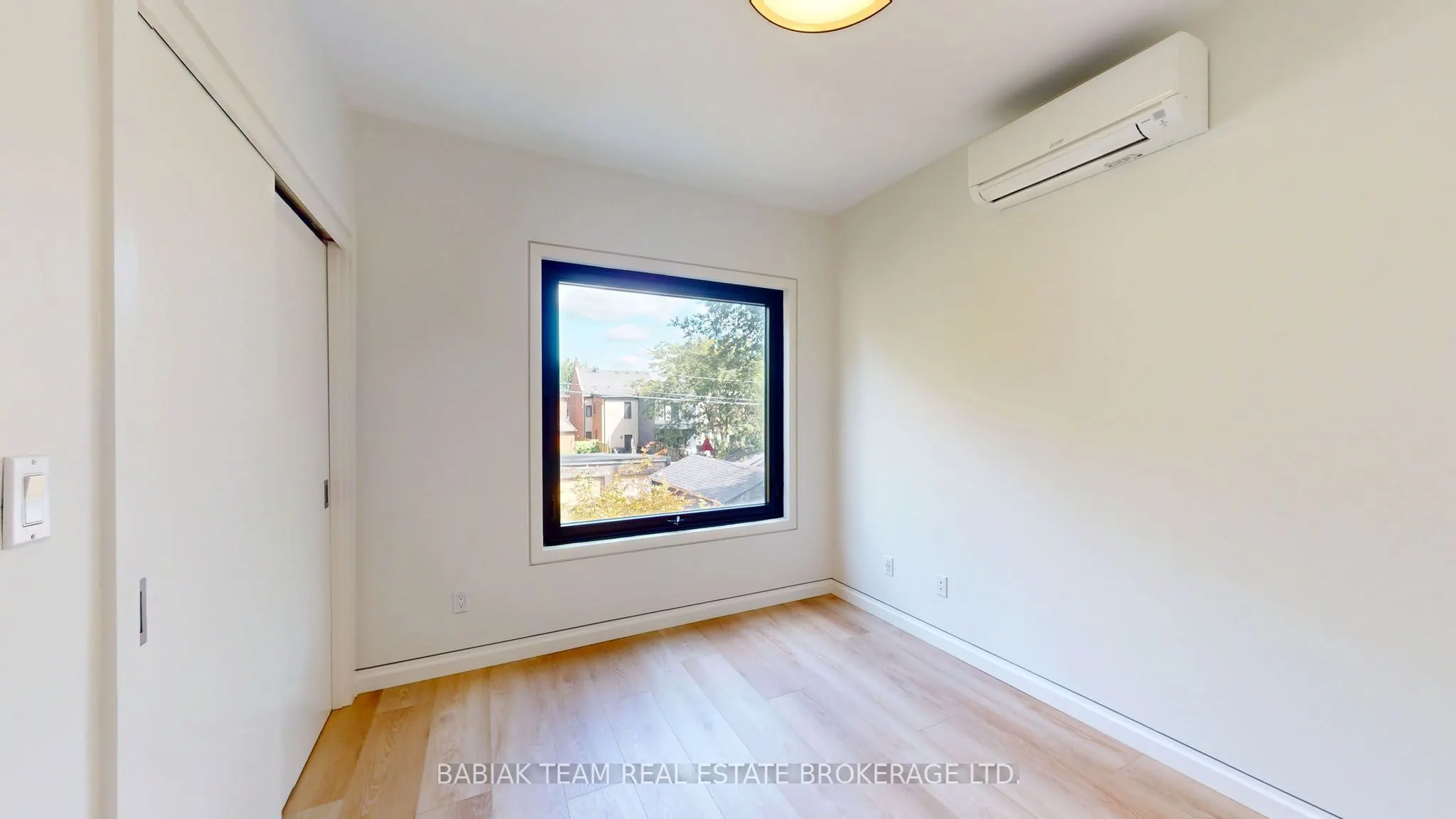 3212 Dundas Street W, #201
