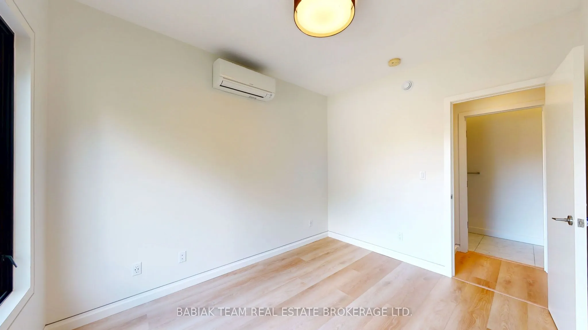 3212 Dundas Street W, #201