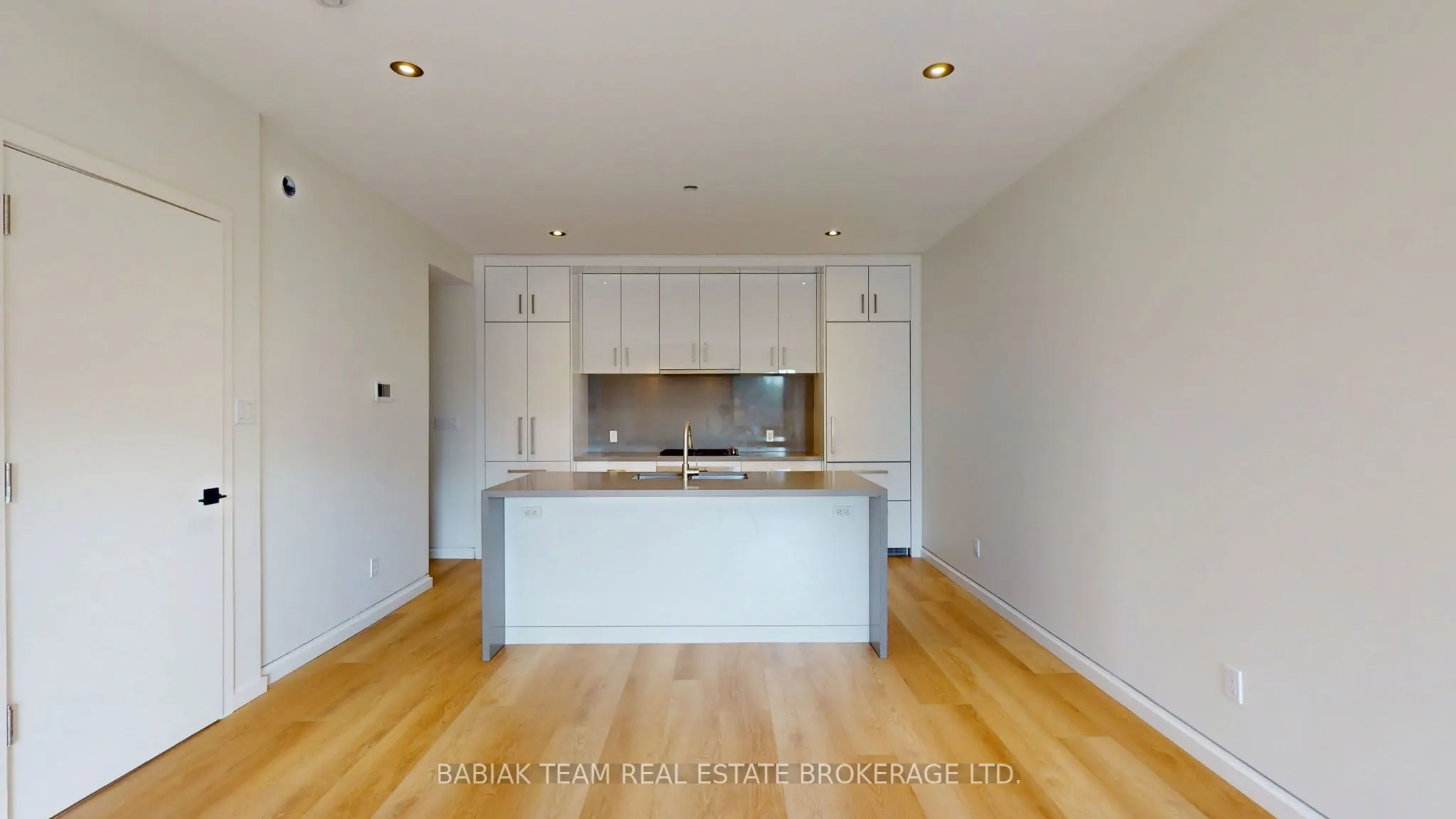 3212 Dundas Street W, #201