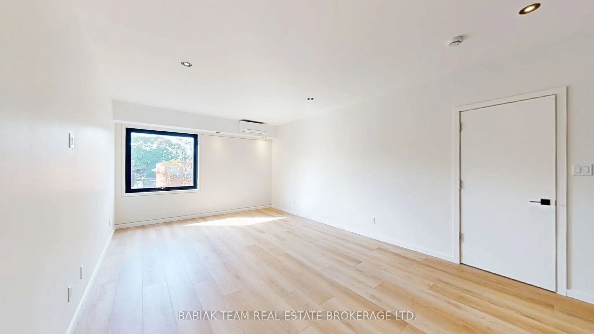3212 Dundas Street W, #201