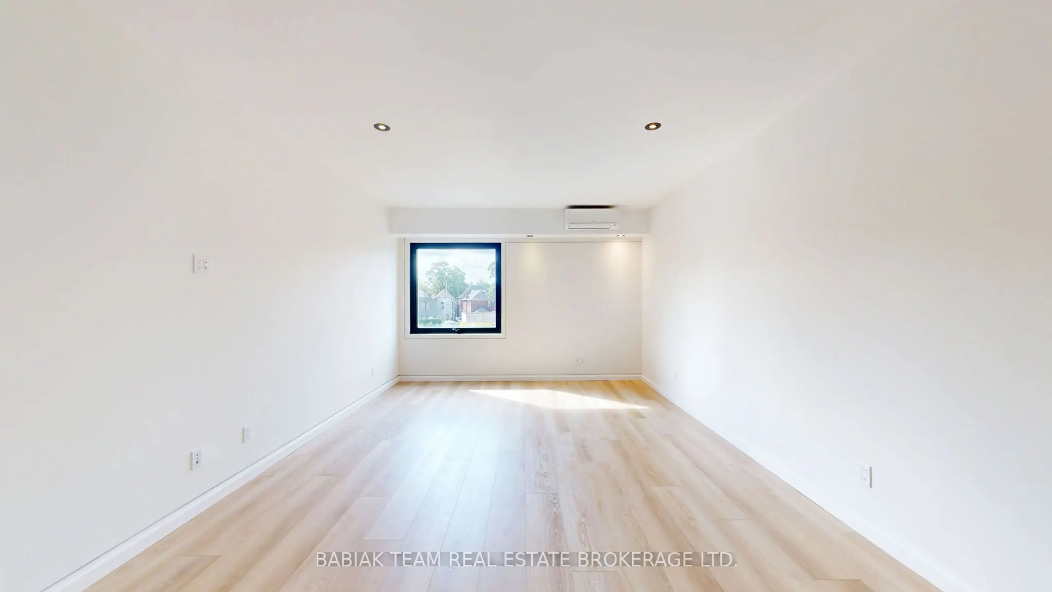 3212 Dundas Street W, #201