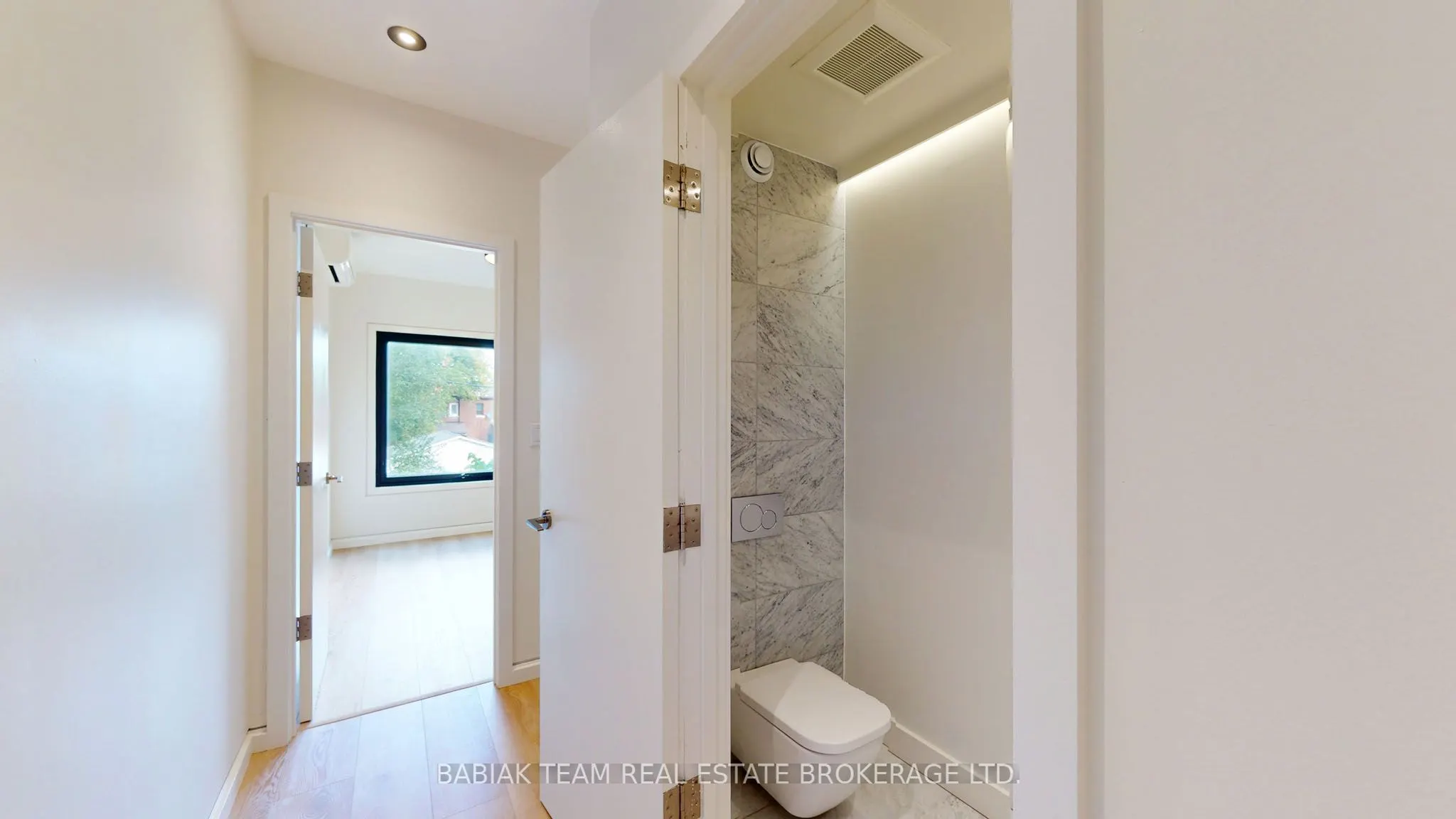 3212 Dundas Street W, #201
