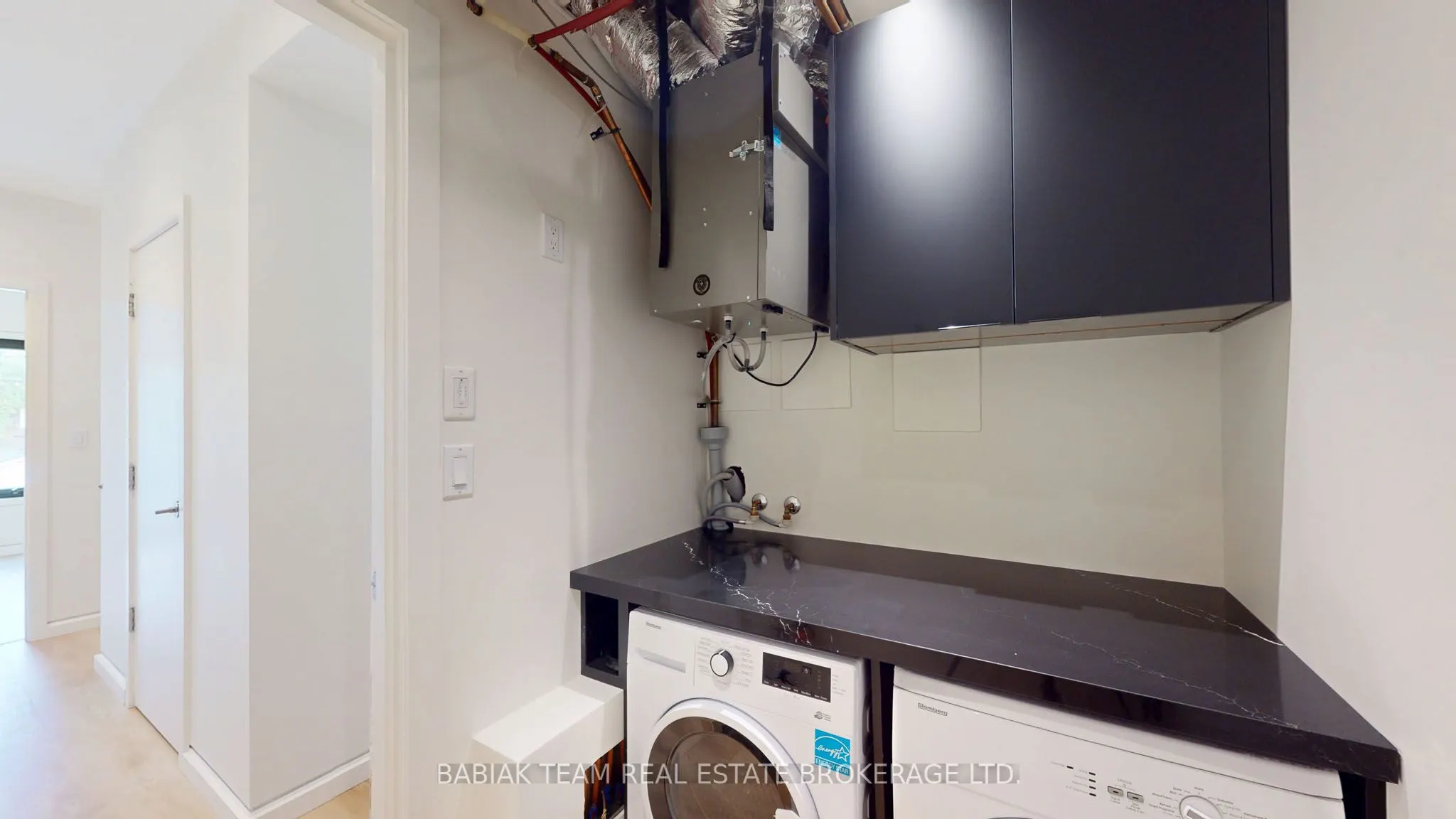3212 Dundas Street W, #201