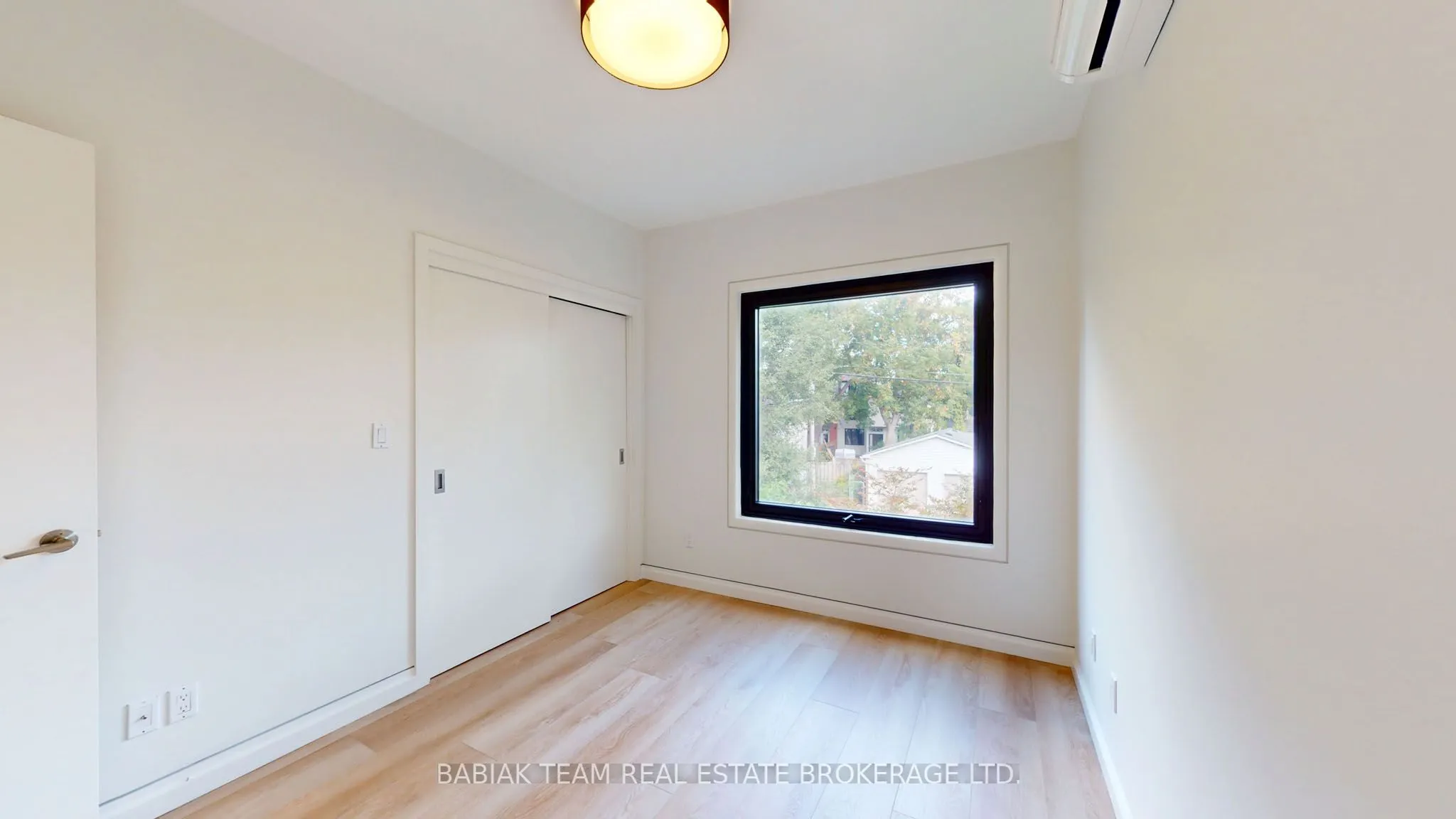3212 Dundas Street W, #201