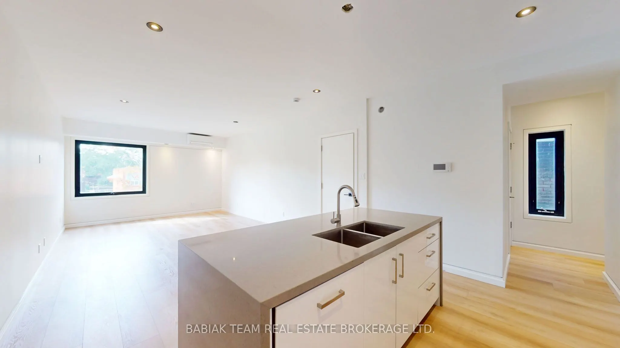 3212 Dundas Street W, #201