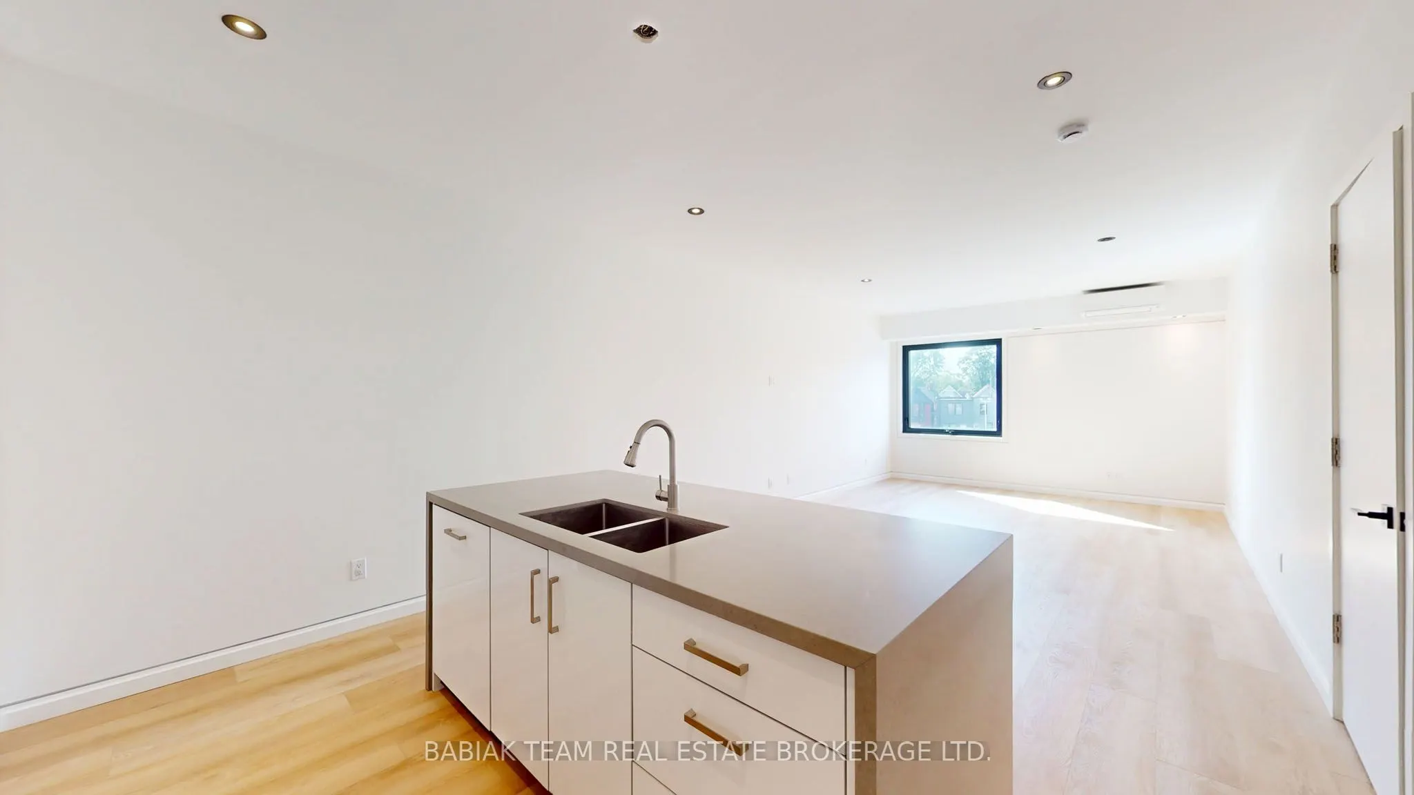 3212 Dundas Street W, #201