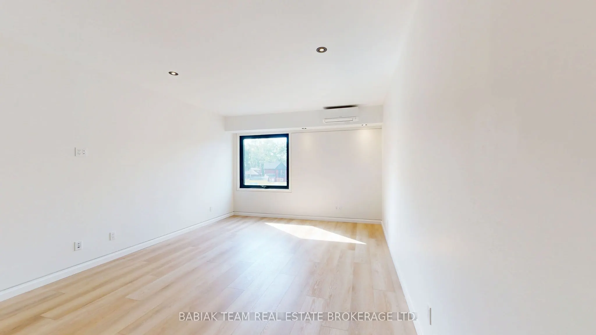 3212 Dundas Street W, #201