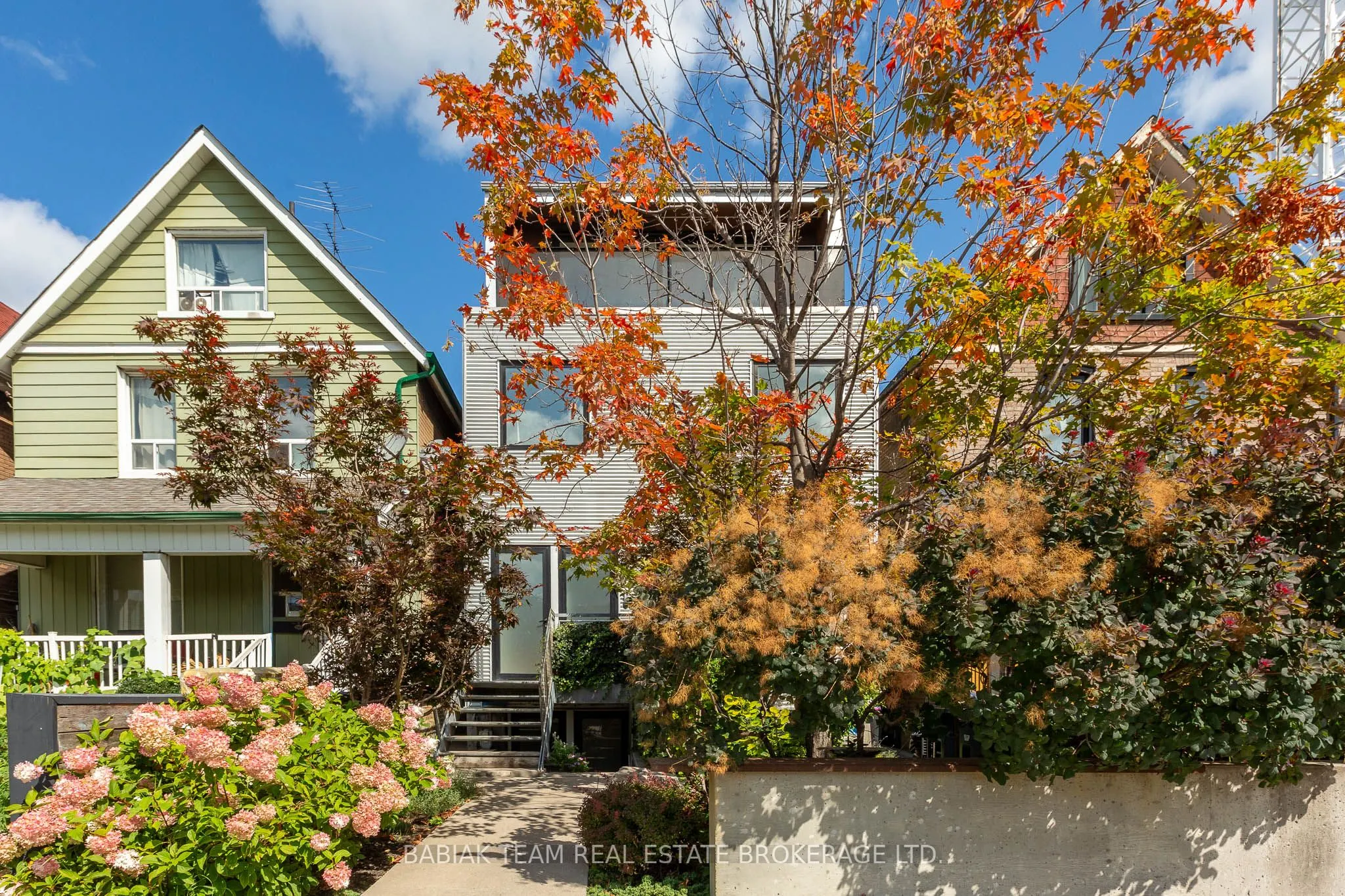3212 Dundas Street W, #201