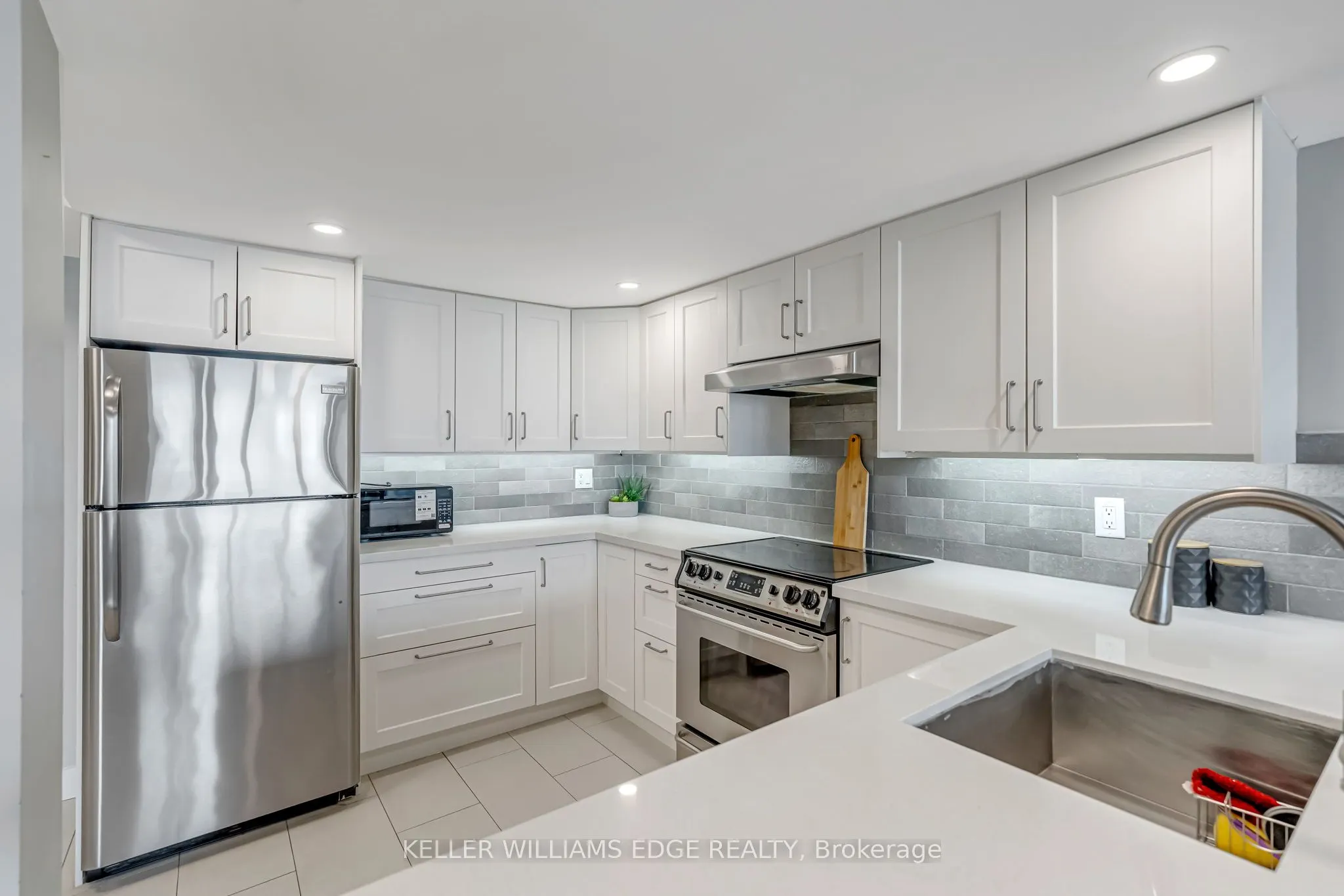 25 Agnes Street, #903
