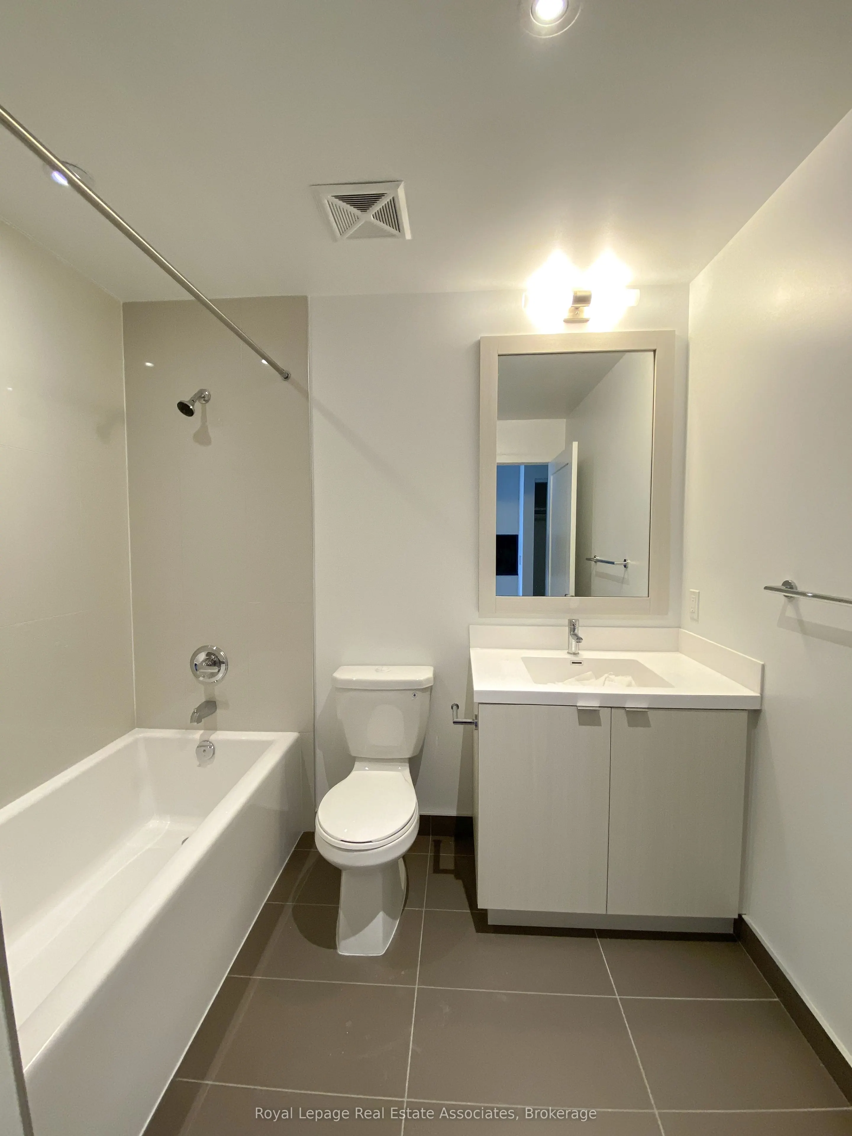 7 Mabelle Avenue, #3101