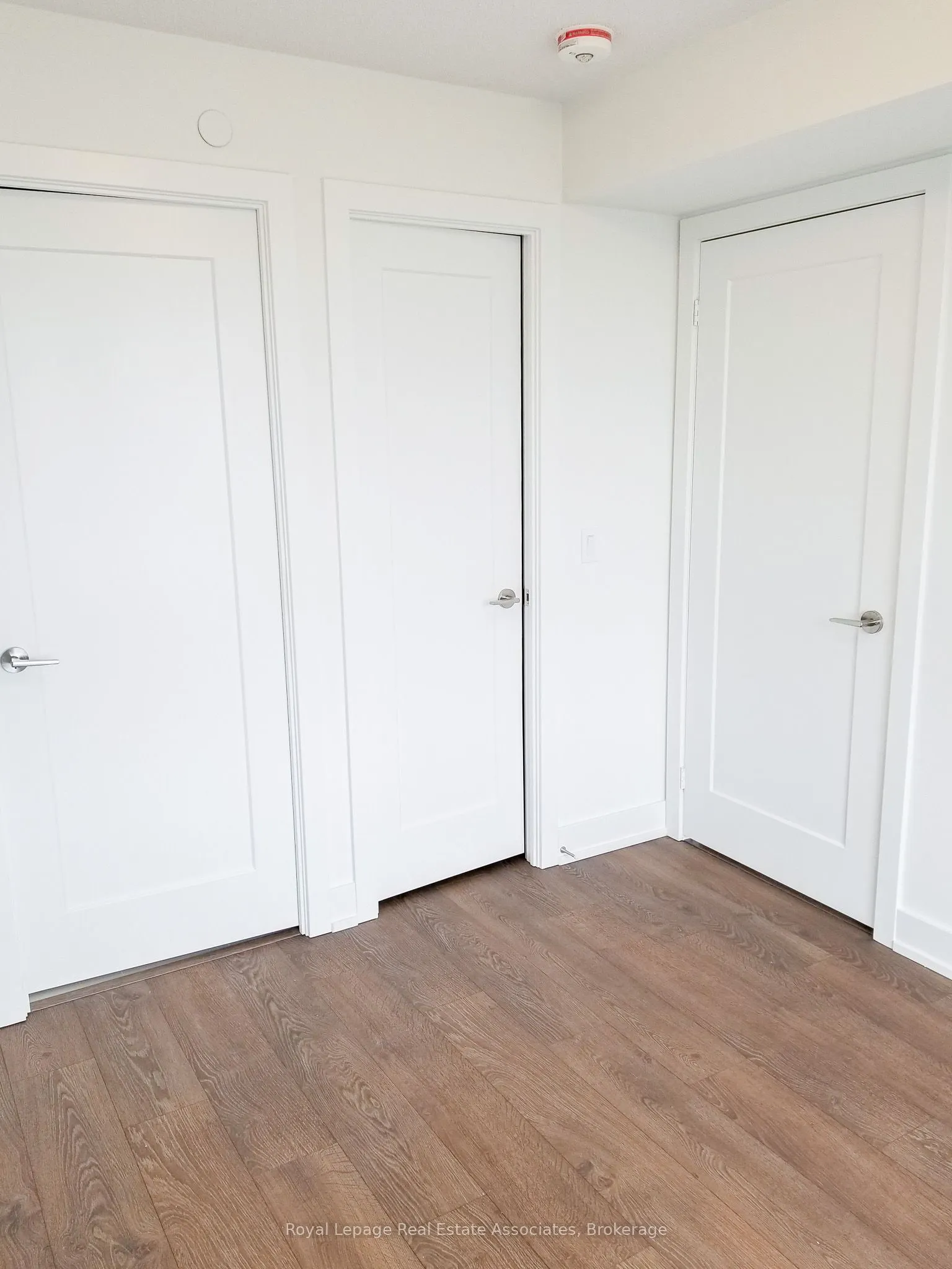 7 Mabelle Avenue, #2707