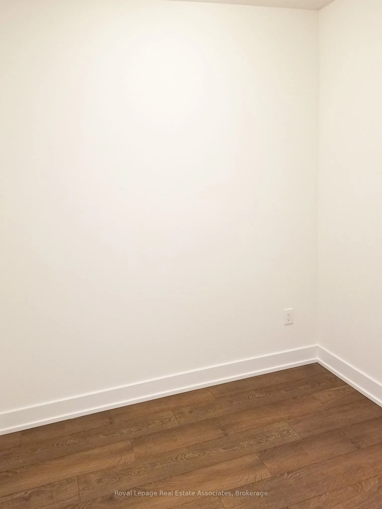 7 Mabelle Avenue, #2707