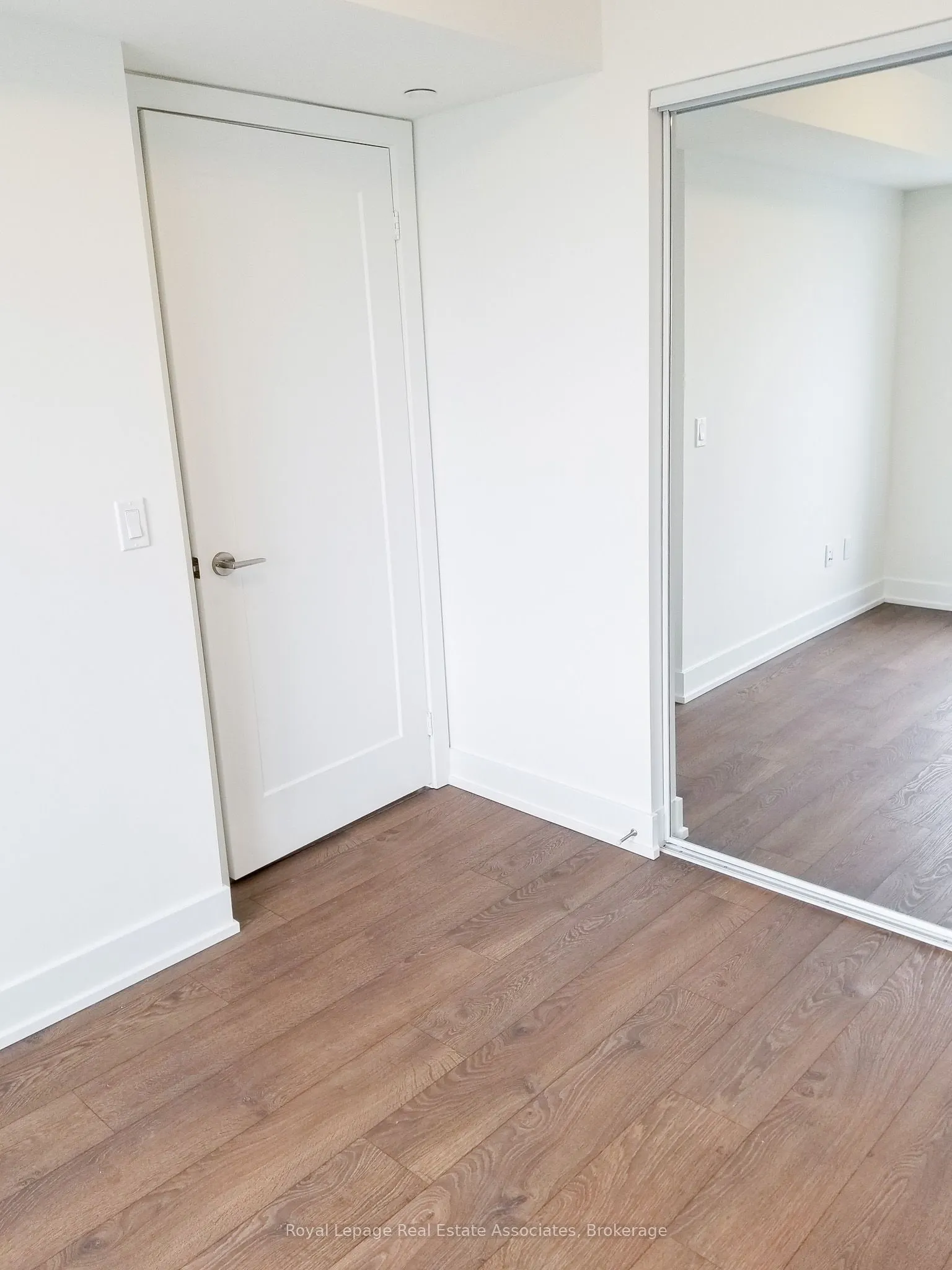 7 Mabelle Avenue, #2707