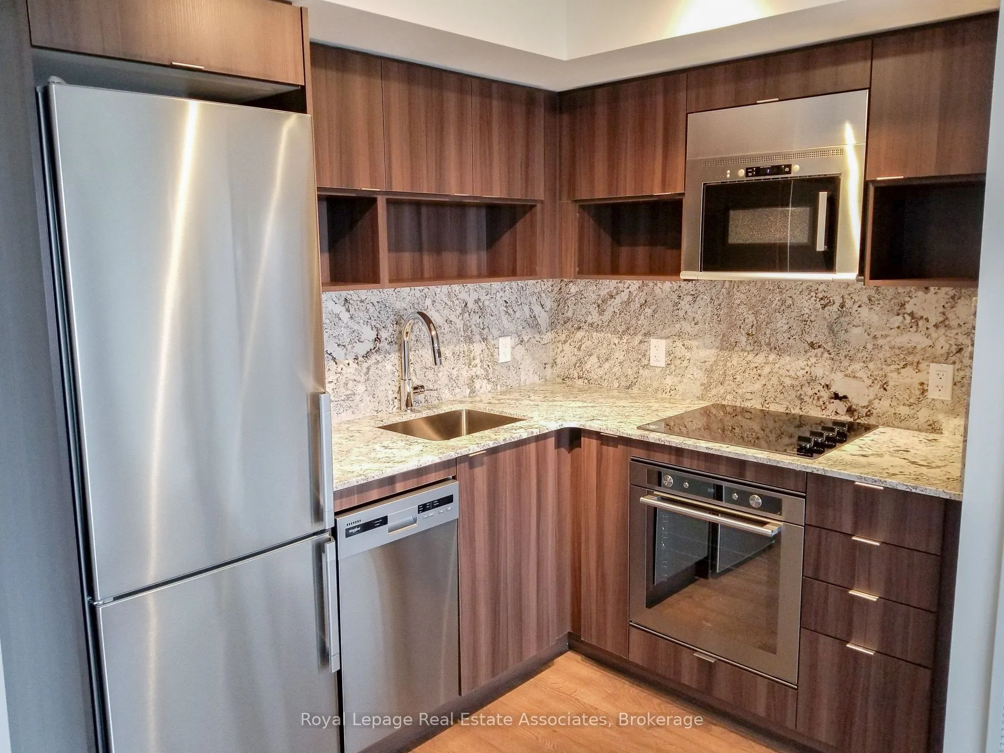 7 Mabelle Avenue, #2707