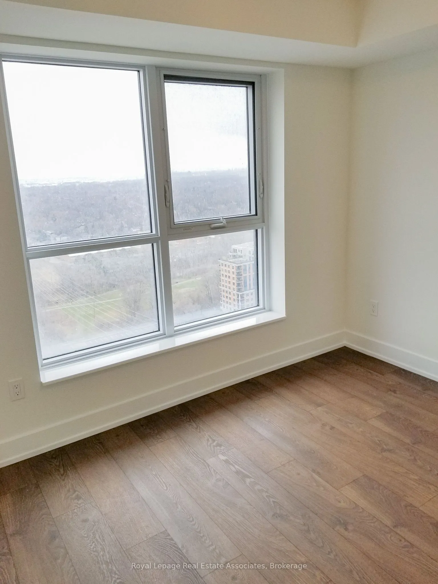 7 Mabelle Avenue, #2707