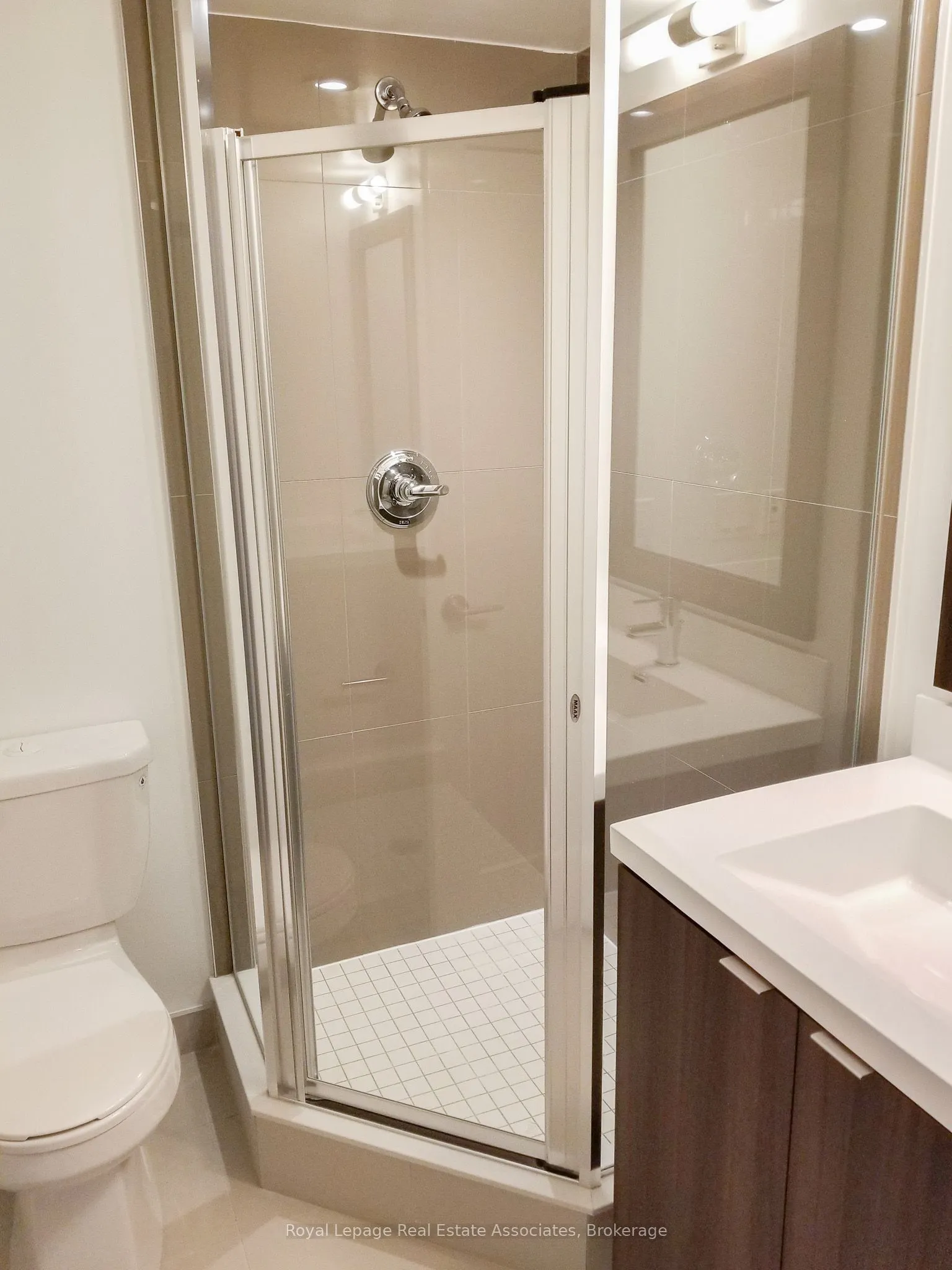 7 Mabelle Avenue, #2707