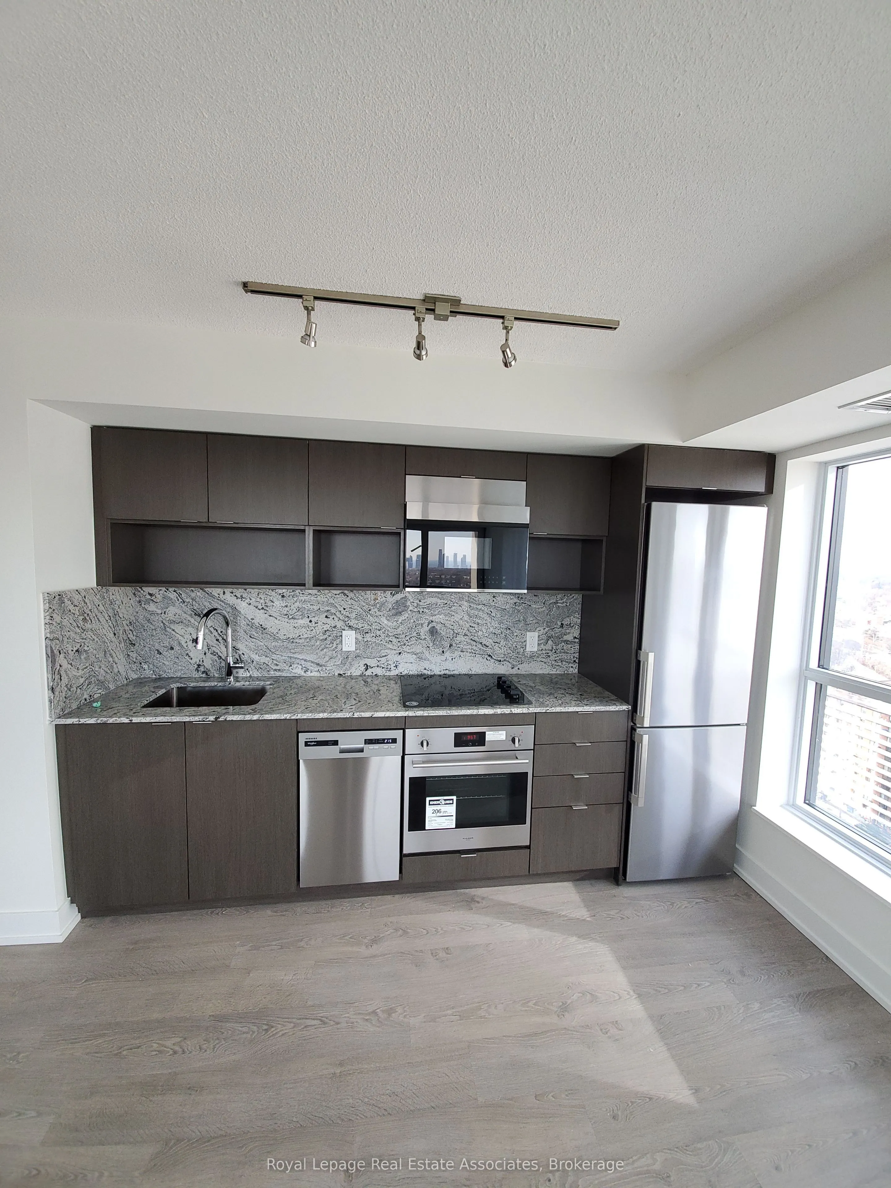 9 Mabelle Avenue, #2622