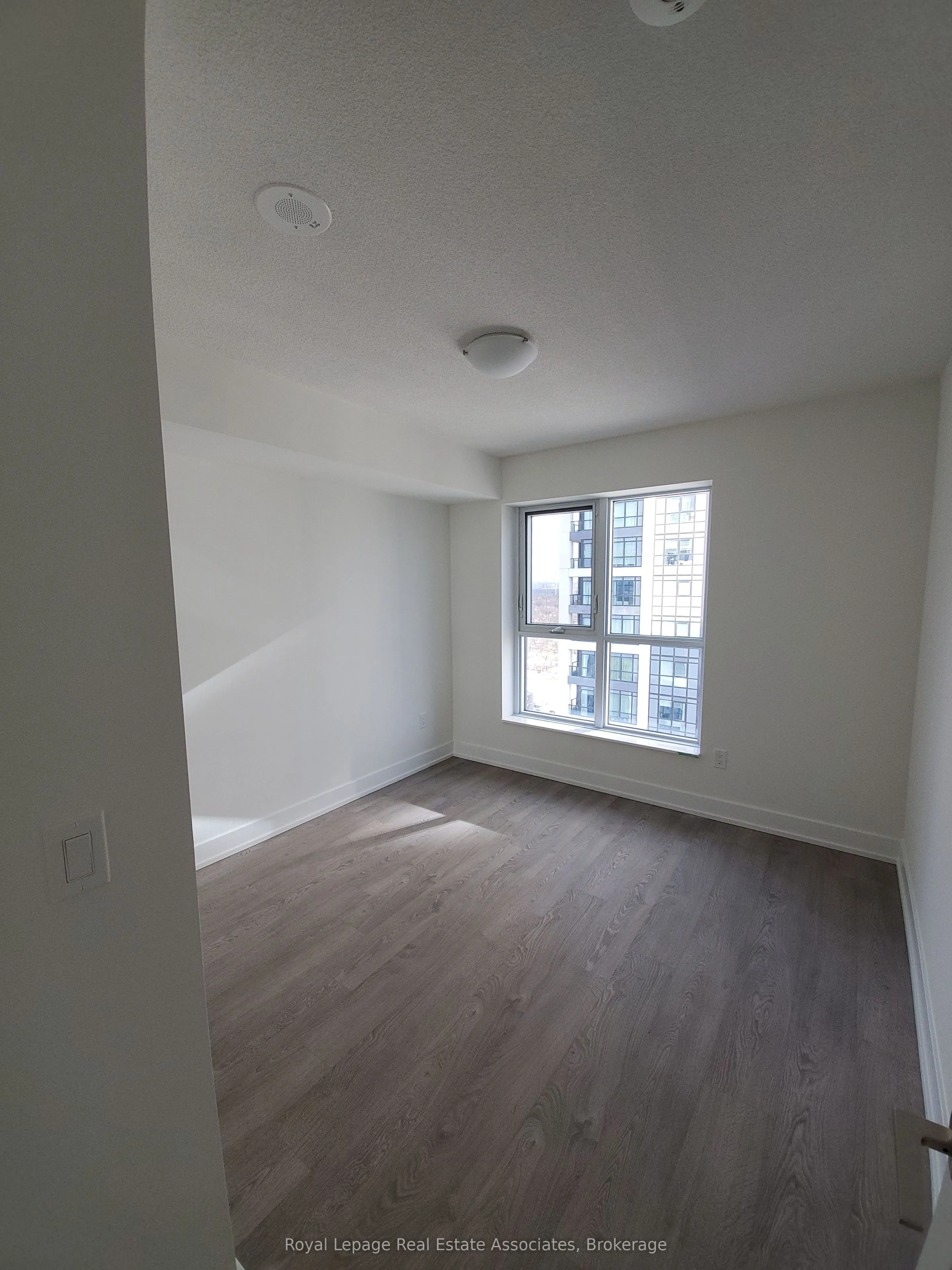 9 Mabelle Avenue, #2622