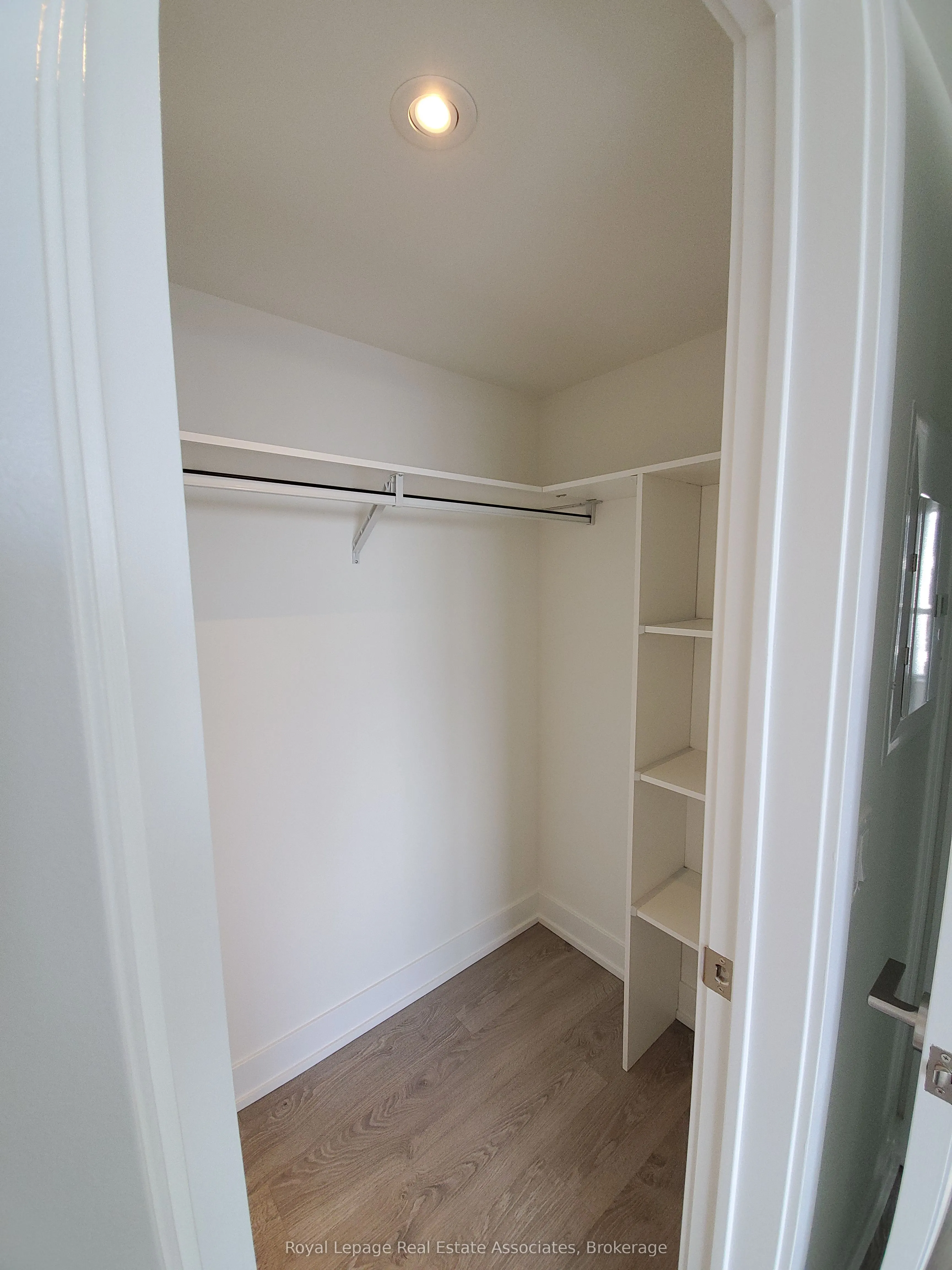 9 Mabelle Avenue, #2622