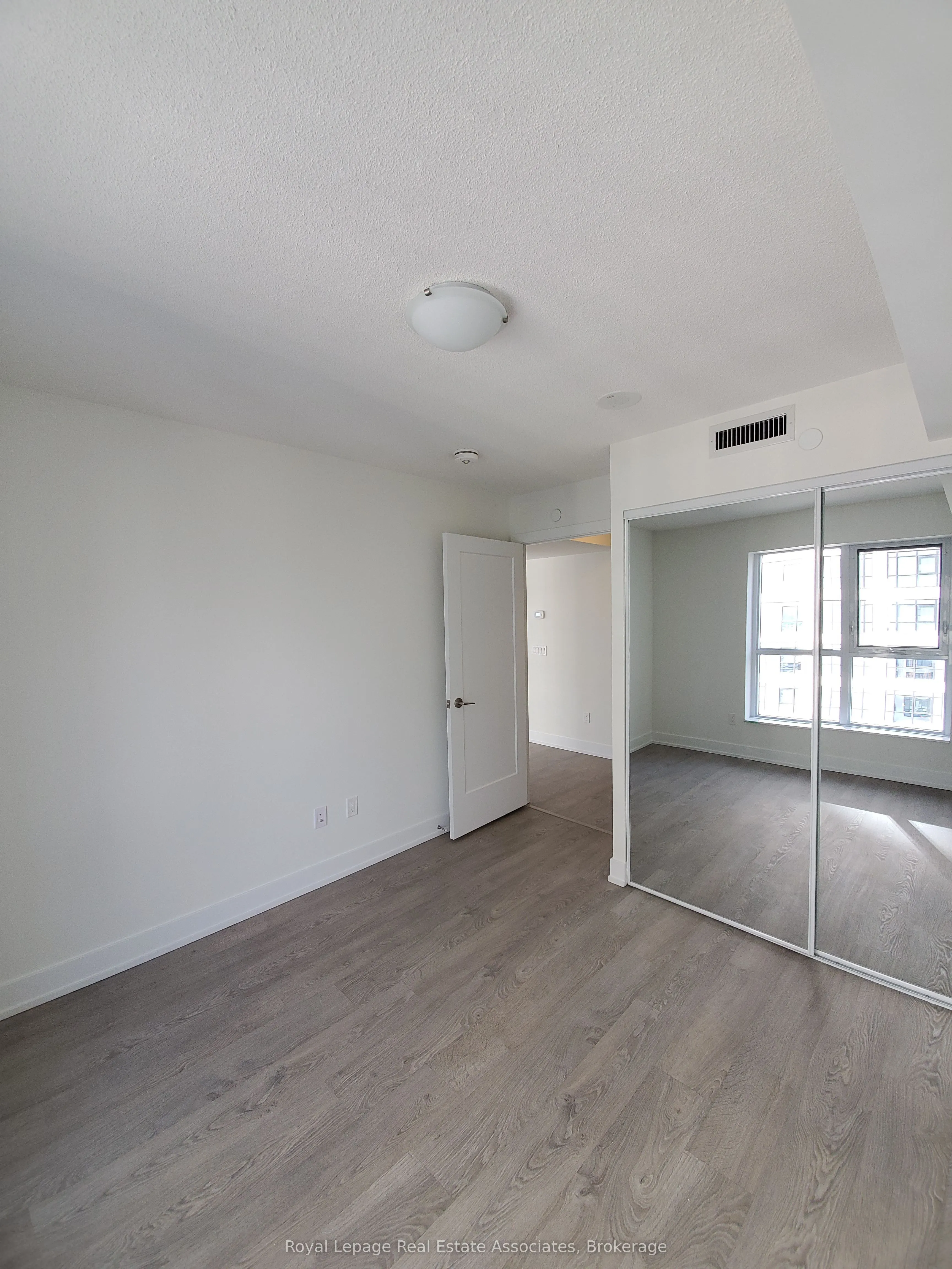 9 Mabelle Avenue, #2622