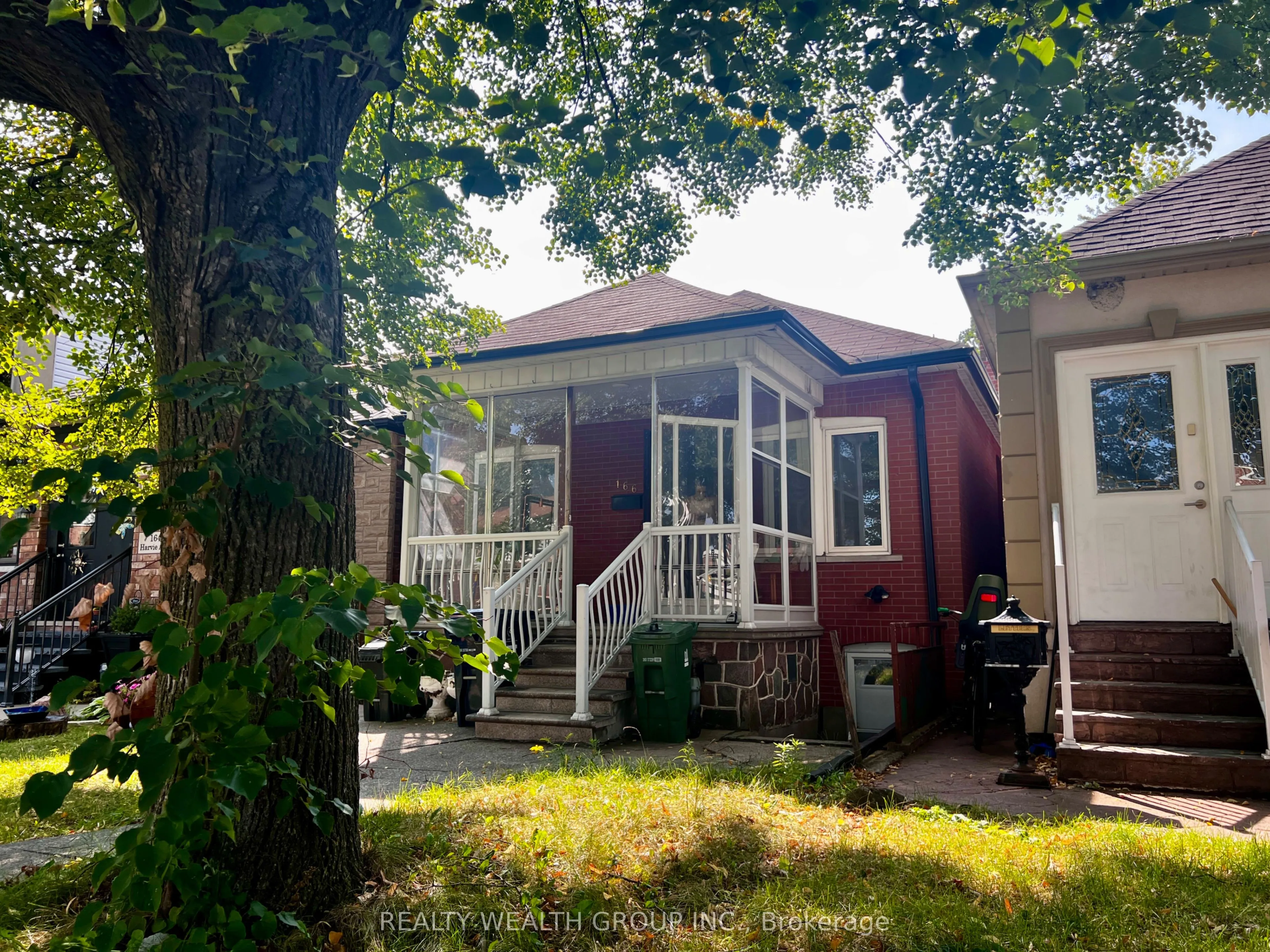 166 Harvie Avenue