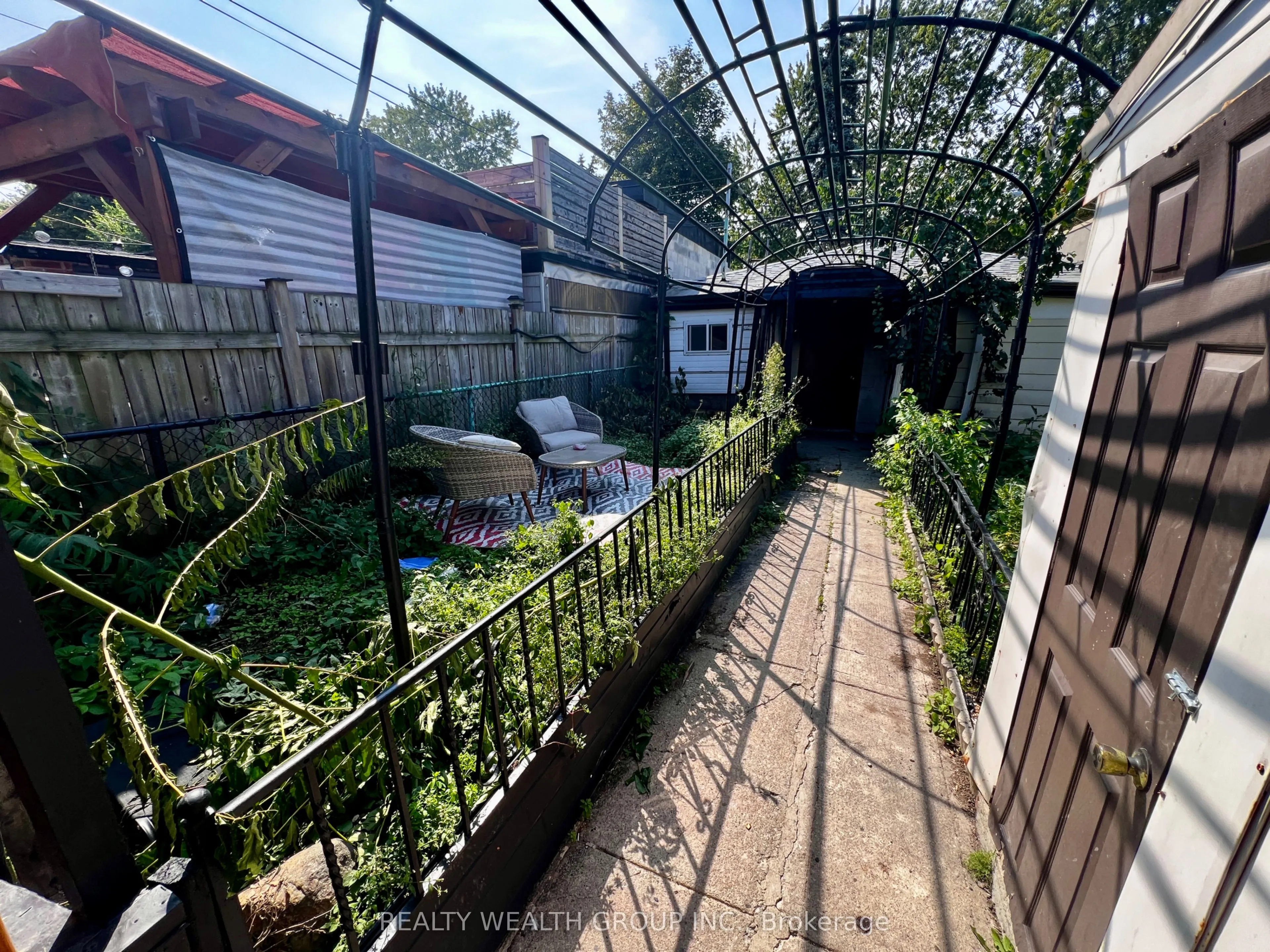 166 Harvie Avenue